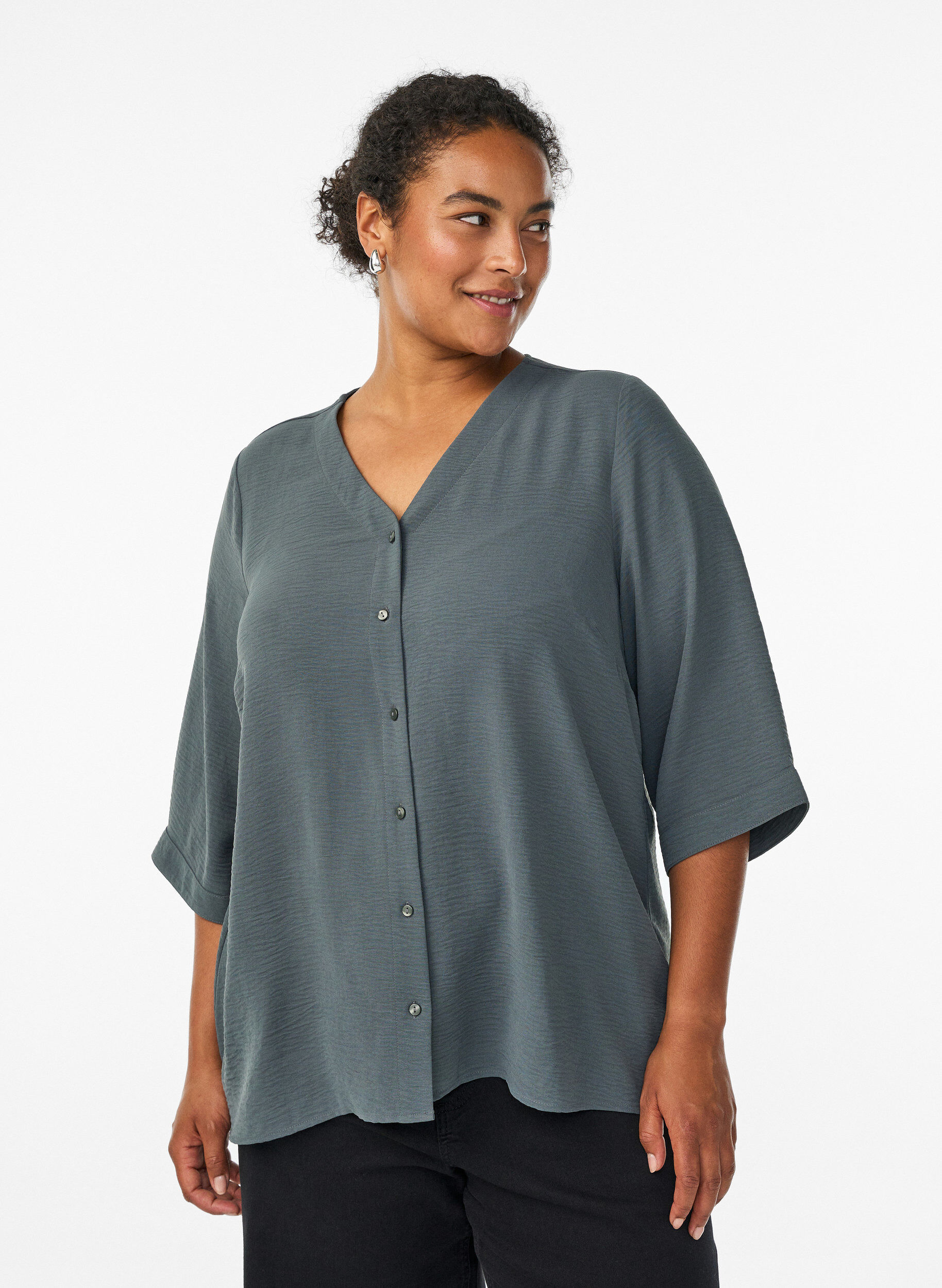 Zizzi FLASH &ndash; Skjortebluse med V-udsk&aelig;ring og 3/4-&aelig;rmer, Gr&oslash;n, Model image number 0