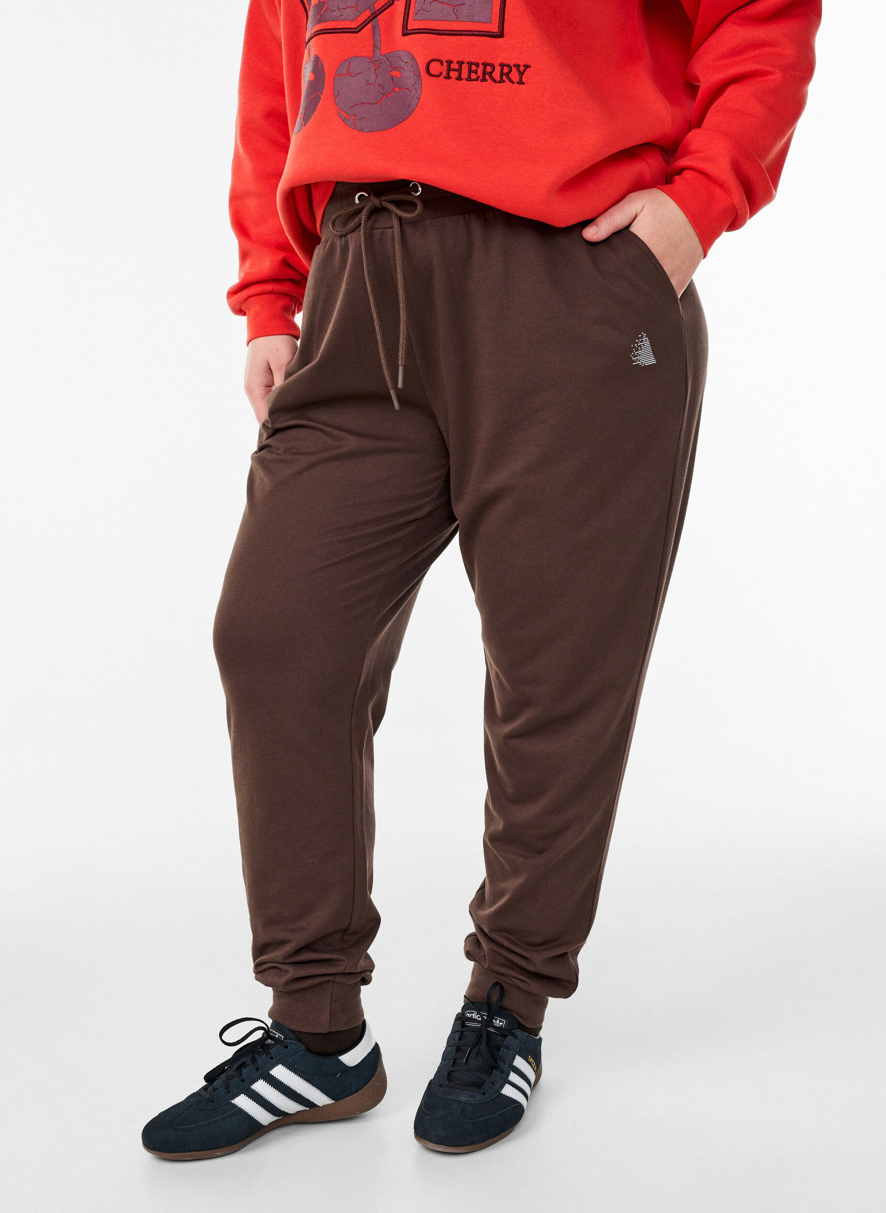 Zizzi Sweatshirt med frontmotiv, R&oslash;d, Model image number 3