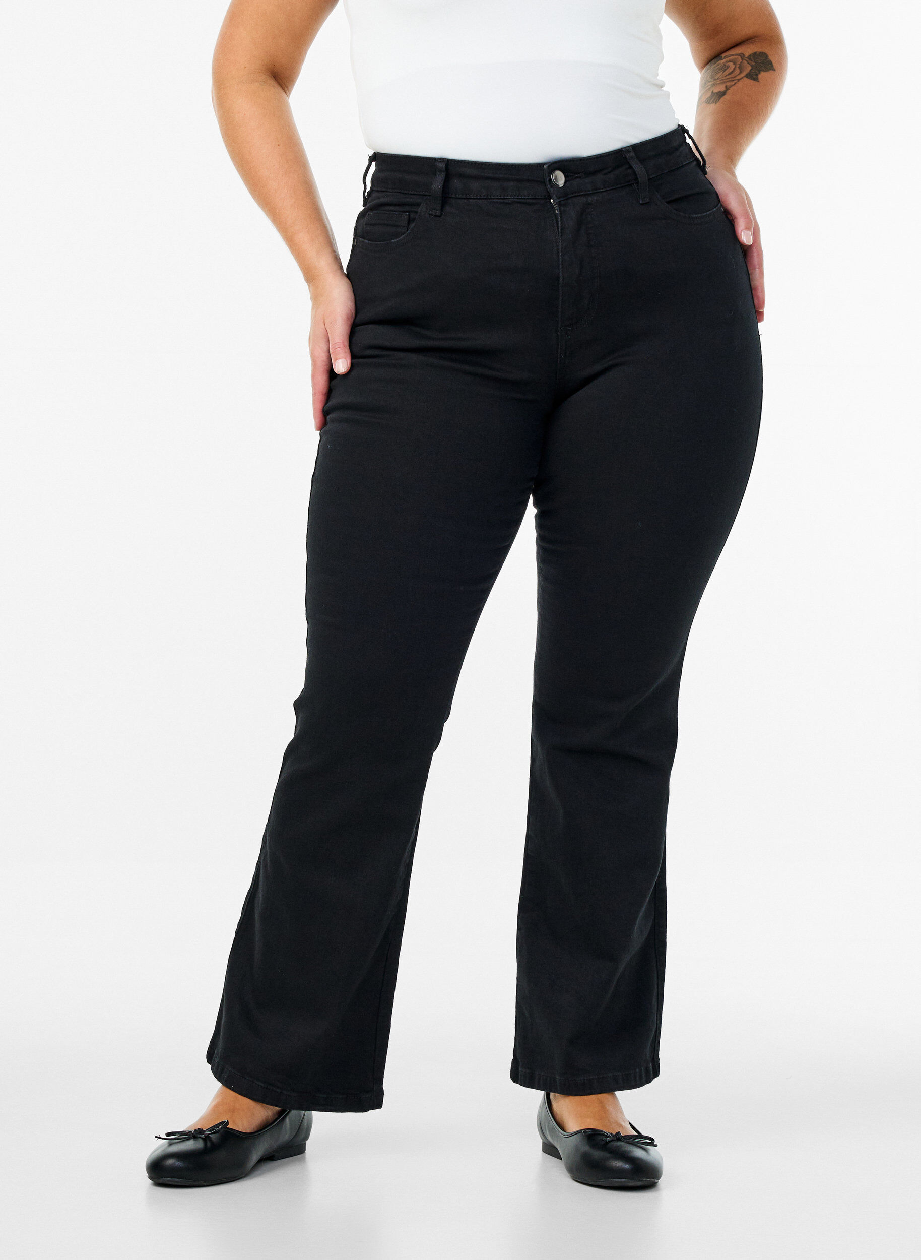 Zizzi Ellen bootcut jeans med h&oslash;j talje, Sort, Model image number 2