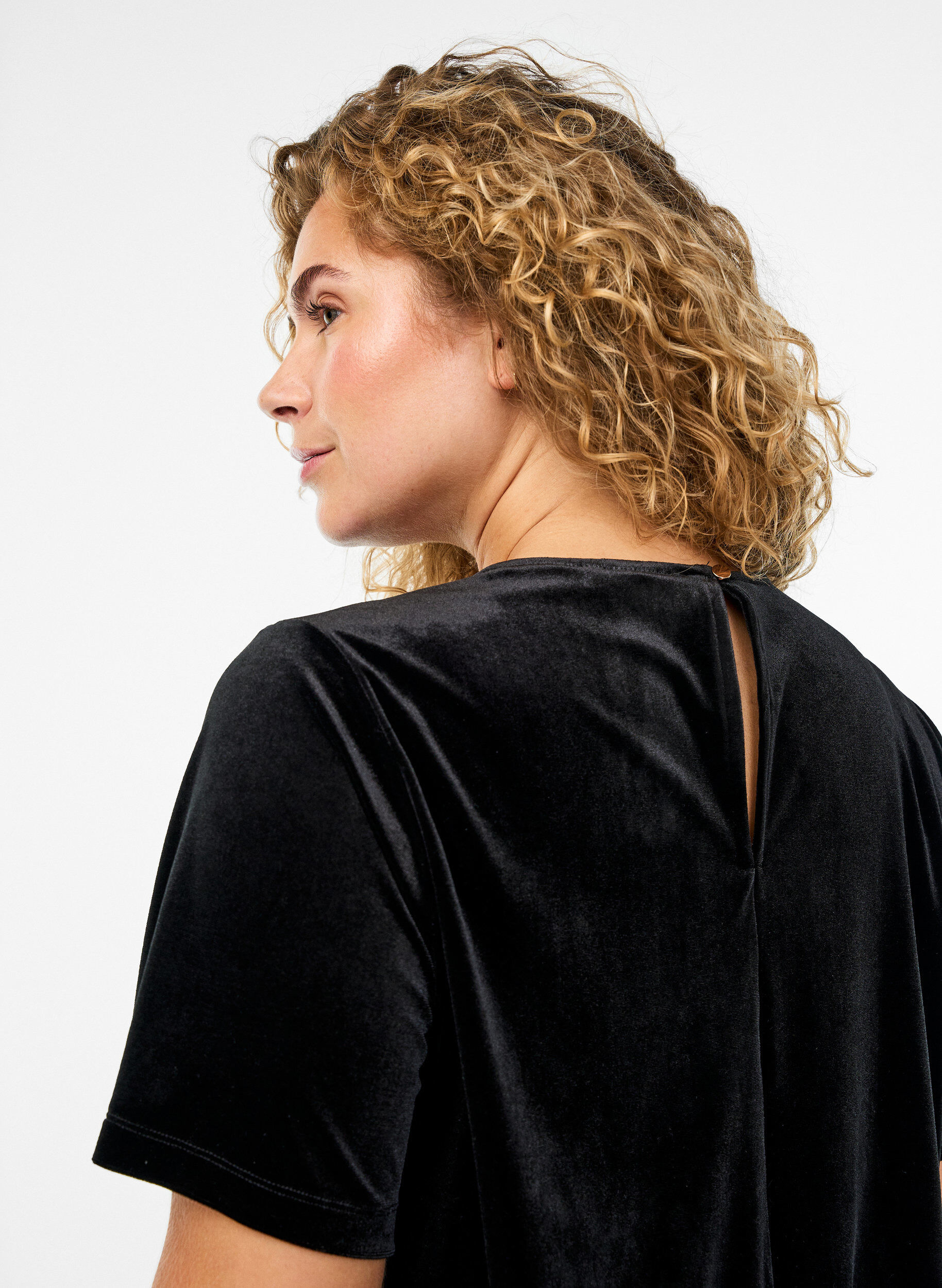 Zizzi Velourtop med korte &aelig;rmer, Sort, Model image number 3