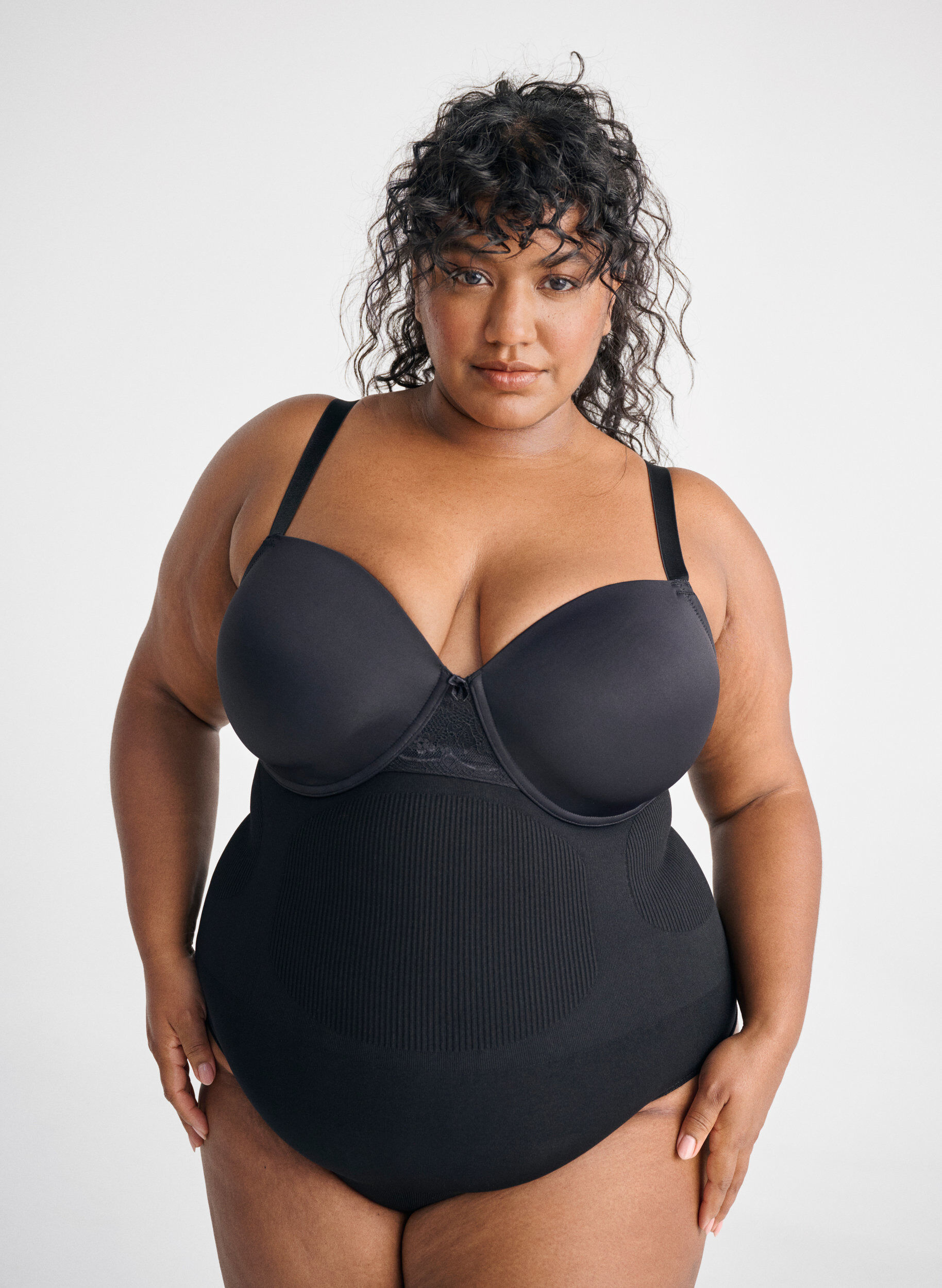 Zizzi H&oslash;jtaljet shapewear g-streng, Sort, Image image number 0