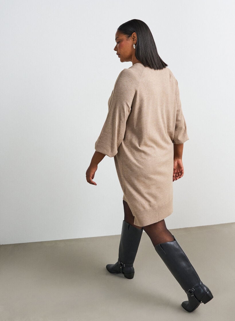 Kort strikkjole med raglan&aelig;rmer og midters&oslash;m, Beige, Model image number 2