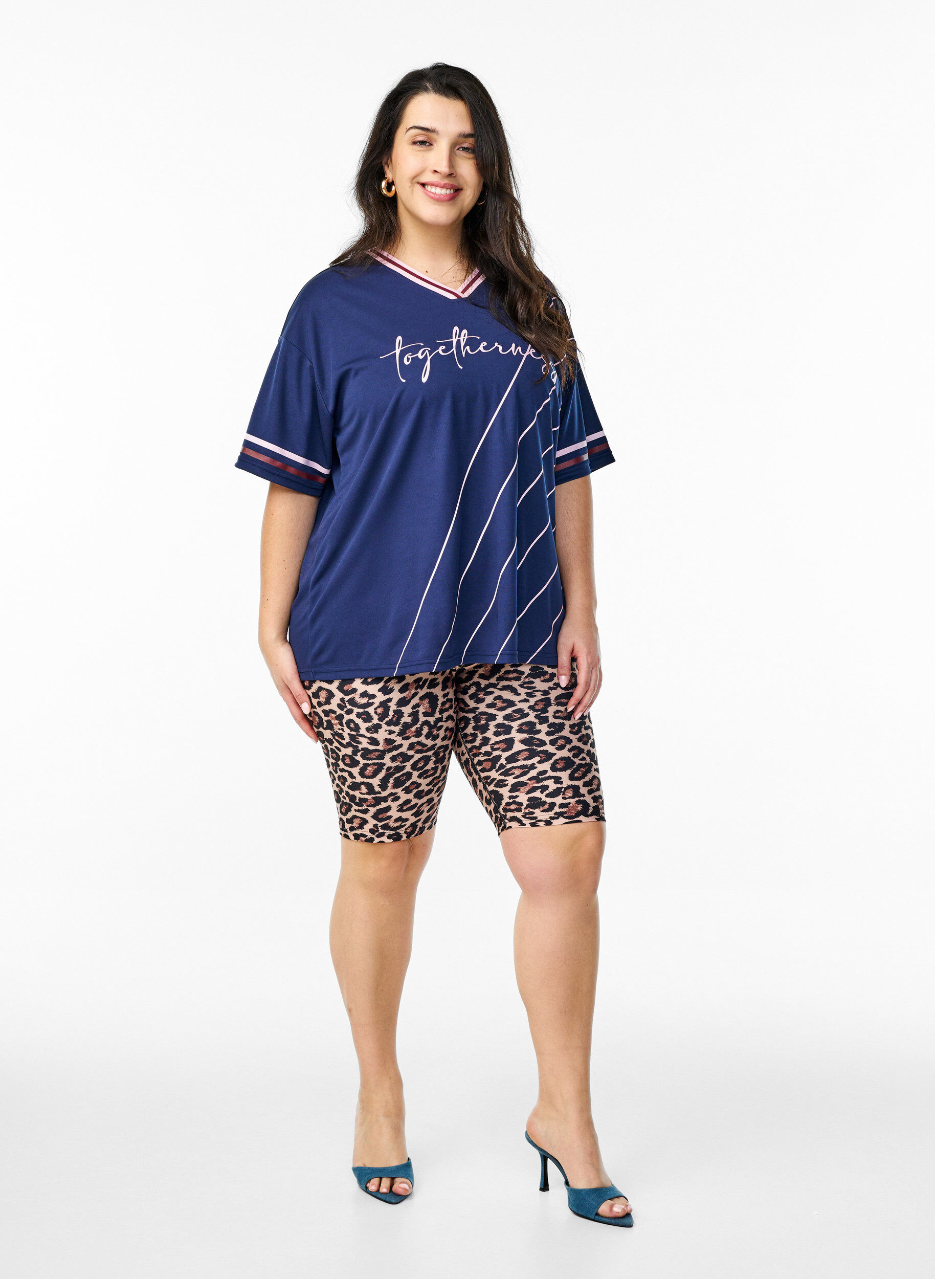 Zizzi T&aelig;tsiddende shorts med sidelommer, Brun, Model image number 1