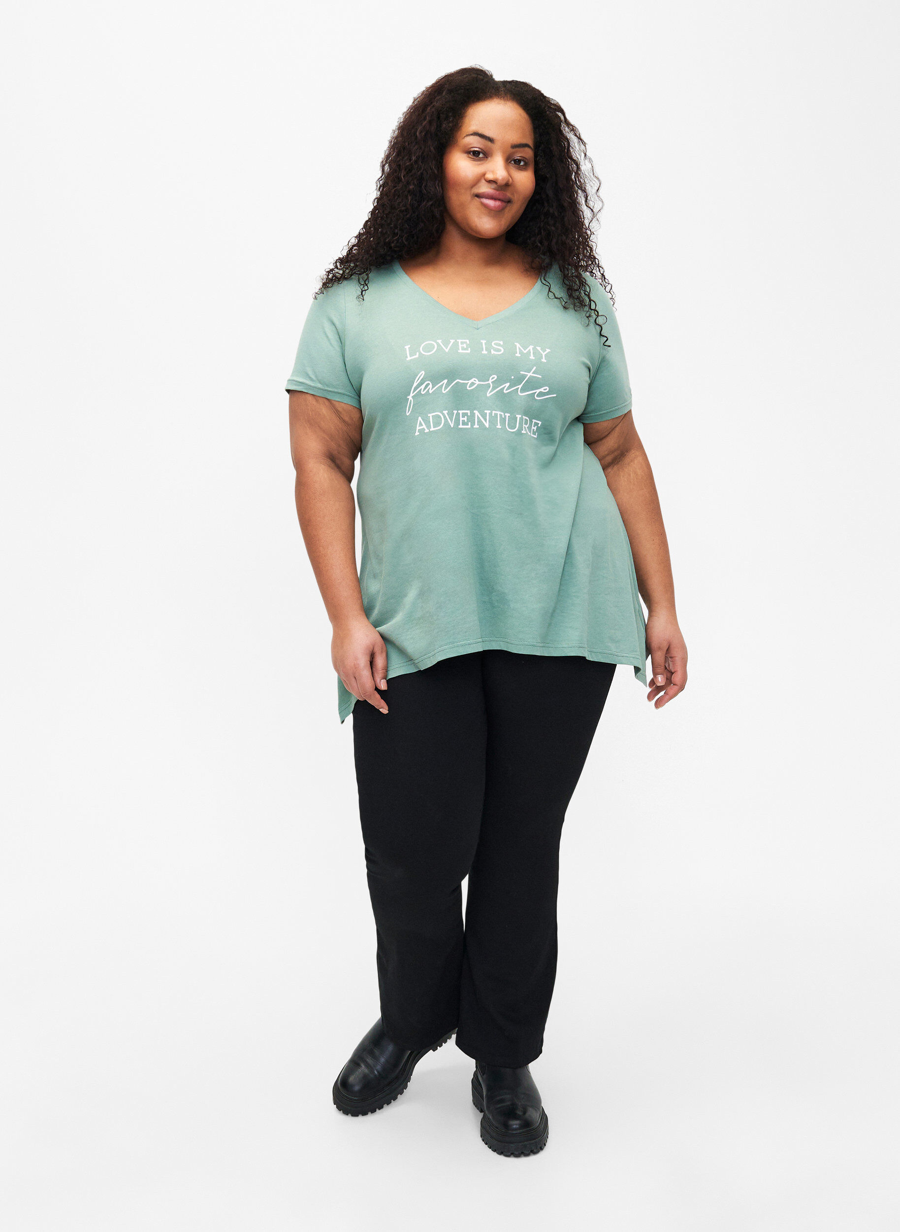 Zizzi Bomulds t-shirt med korte &aelig;rmer, Chinois G. W. Love, Model image number 2