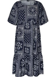 Ankellang kjole i viskose med paisleyprint og korte &aelig;rmer, Bl&aring;