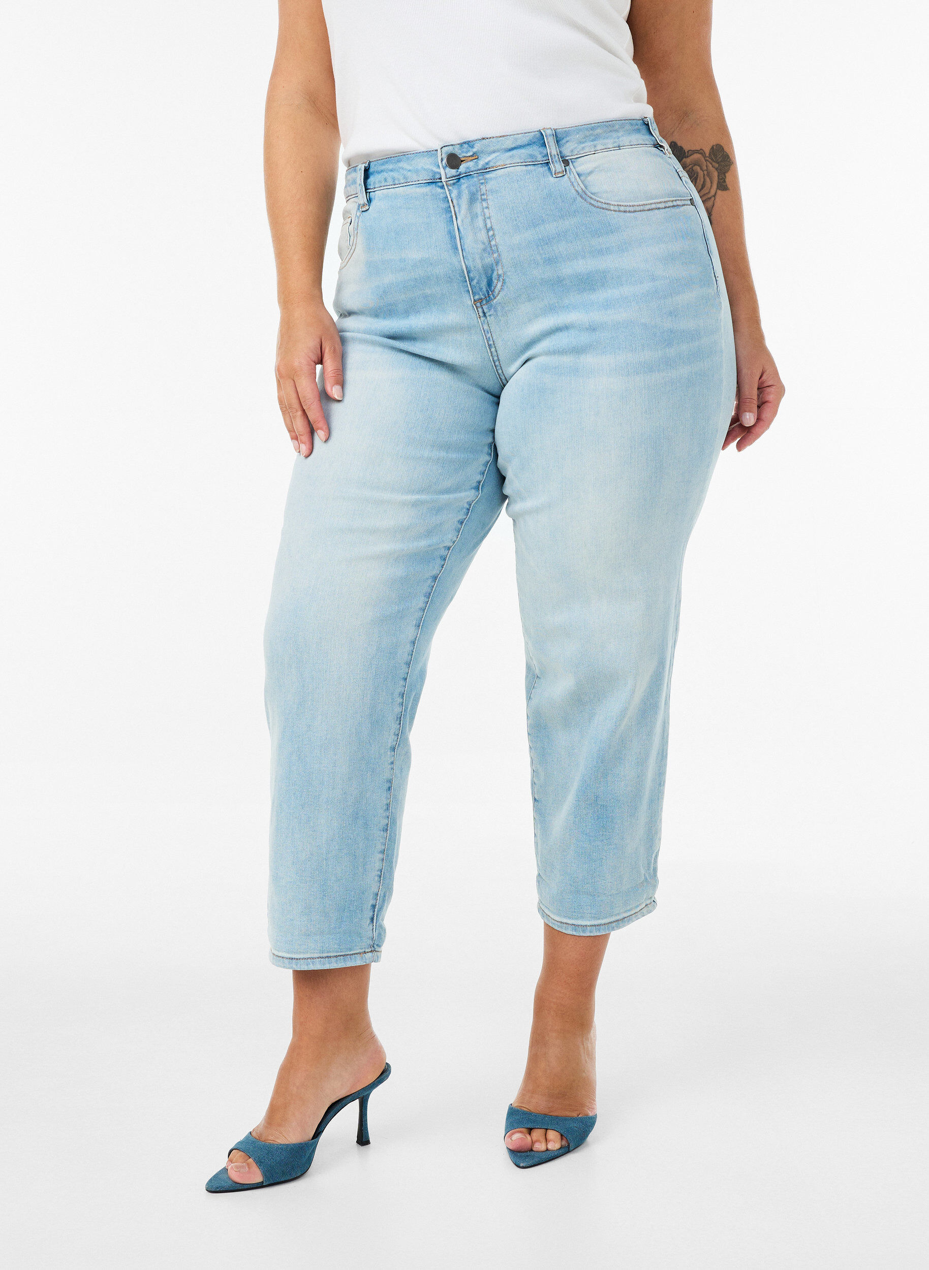 Zizzi7/8 jeans med opsm&oslash;g og h&oslash;j talje, Bl&aring;, Model image number 2