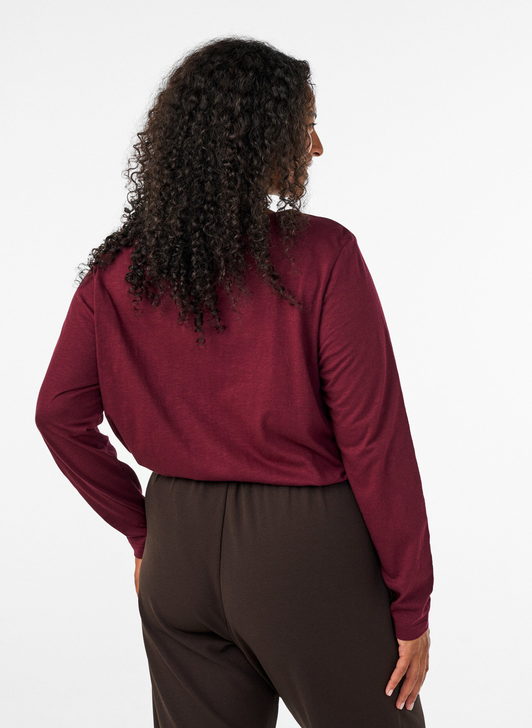 ZizziLang&aelig;rmet t-shirt med V-hals og knapper, R&oslash;d, Model image number 2