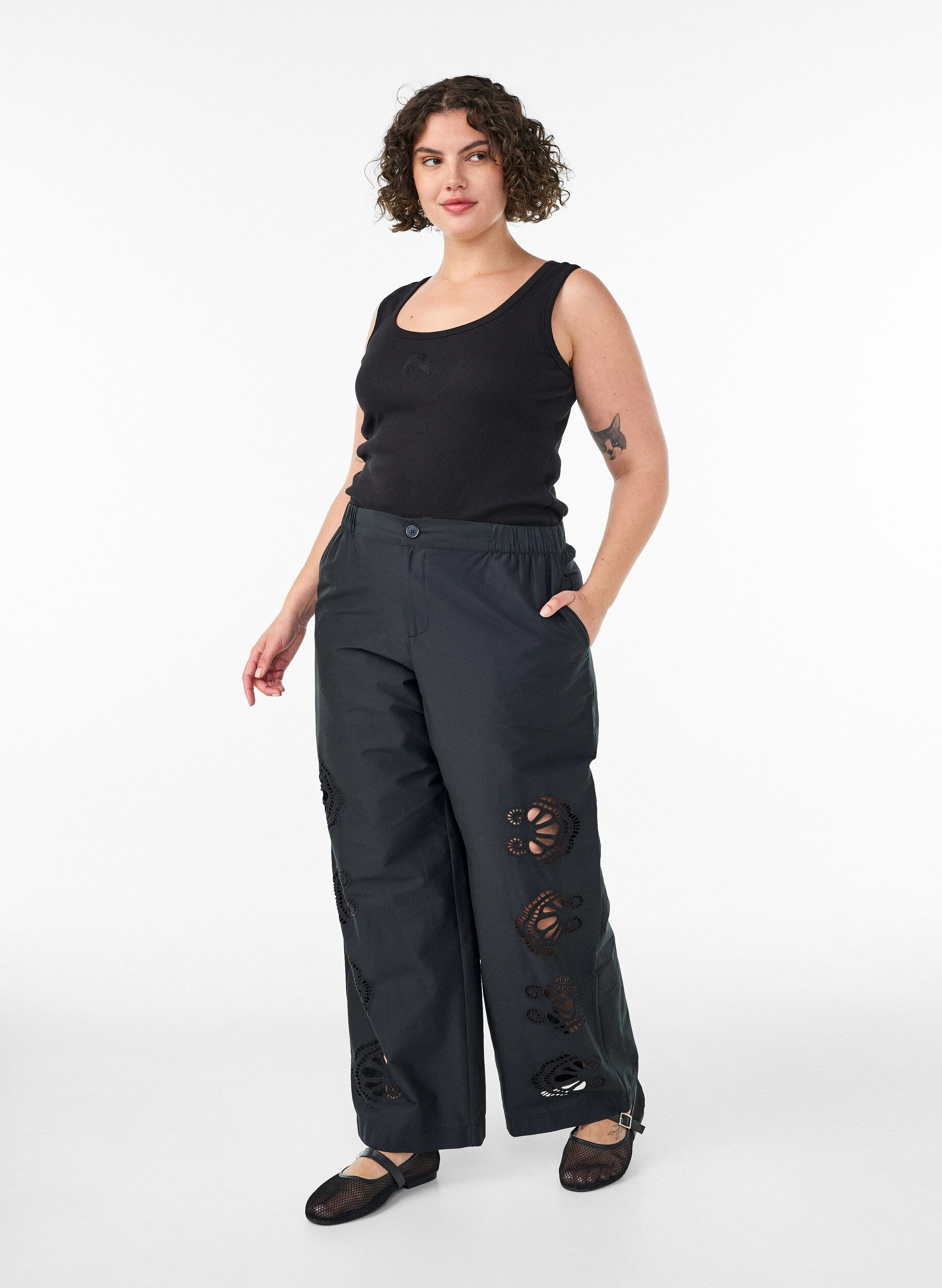 ZizziT&aelig;tsiddende top med motiv, Sort, Model image number 1