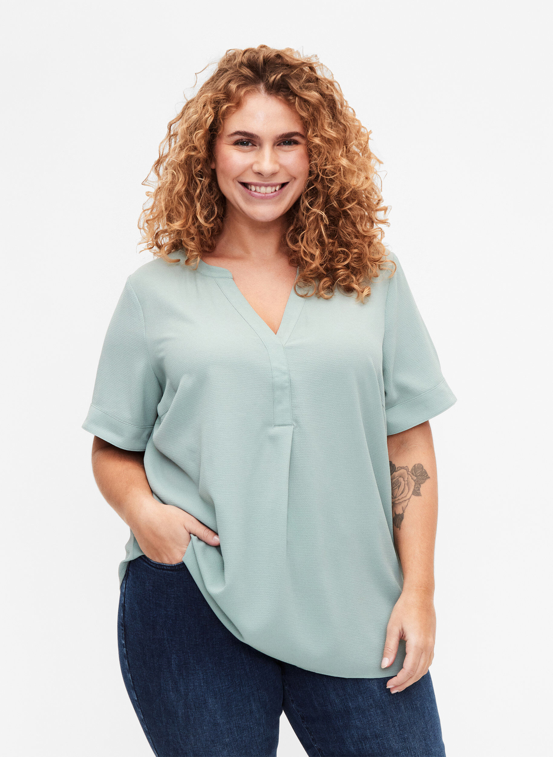 Zizzi Kort&aelig;rmet bluse med v-udsk&aelig;ring , Gr&oslash;n, Model image number 0