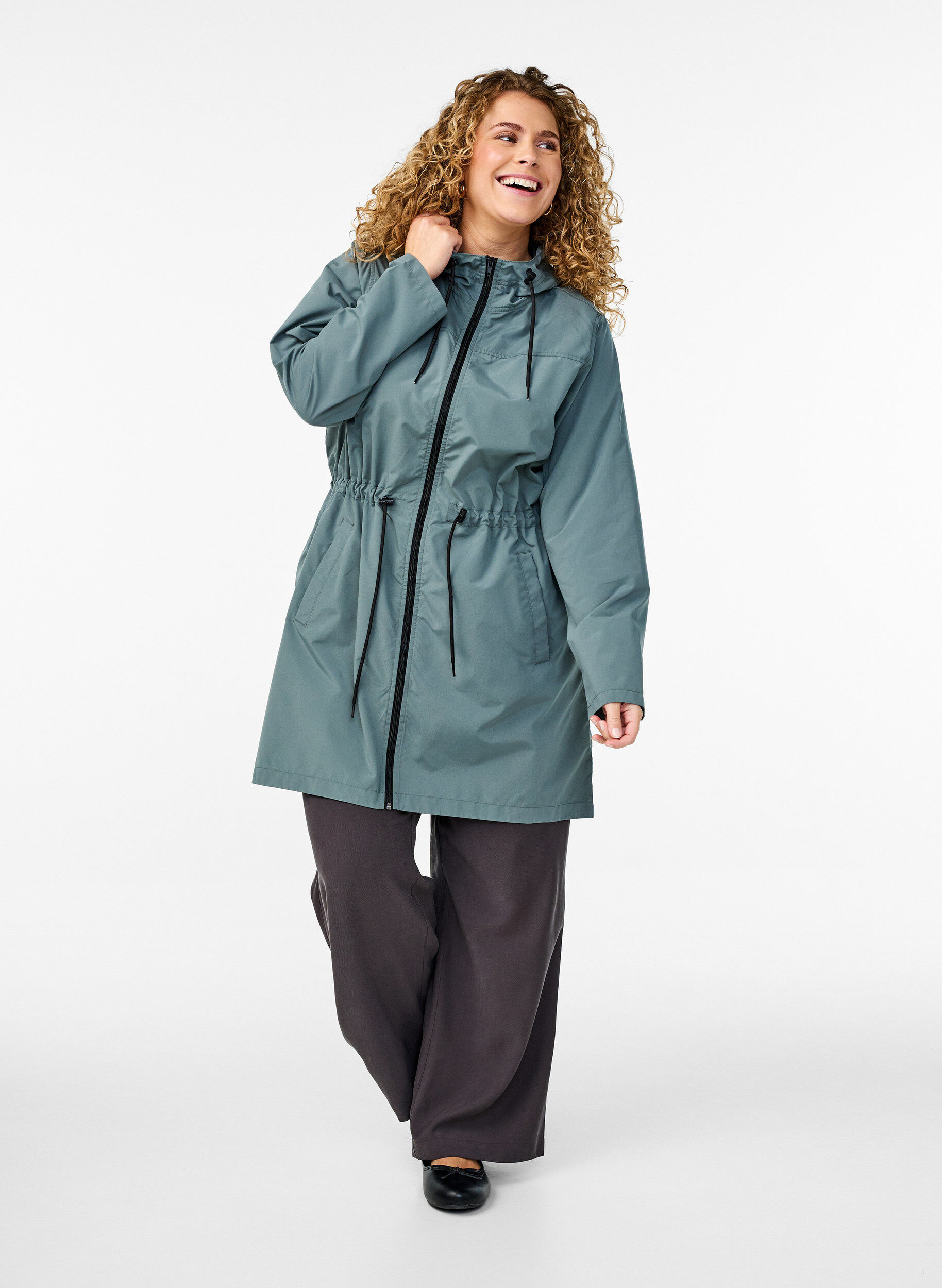 ZizziParka i let materiale med h&aelig;tte, Gr&oslash;n, Model image number 1