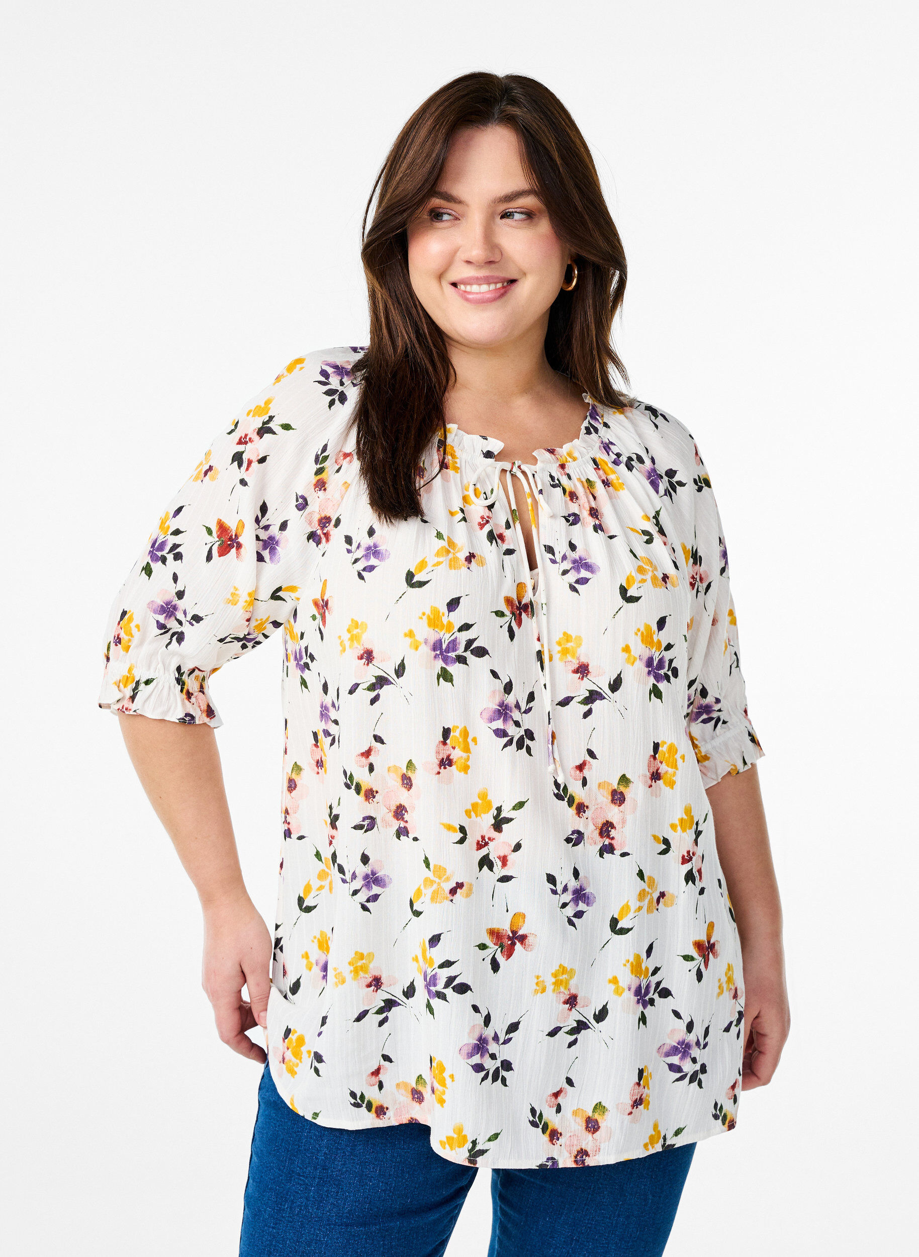 Blomstret viskosebluse med halvlange &aelig;rmer, Hvid, Model