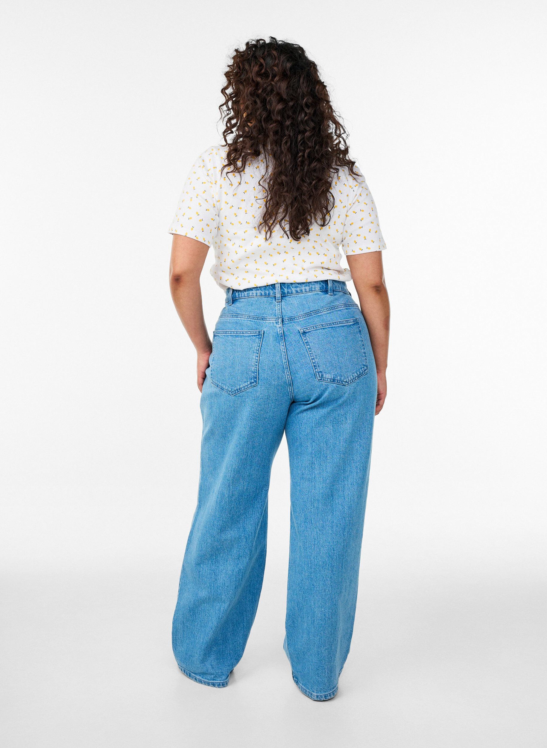 Zizzi T-shirt i bomuld med allover print, Hvid, Model image number 2