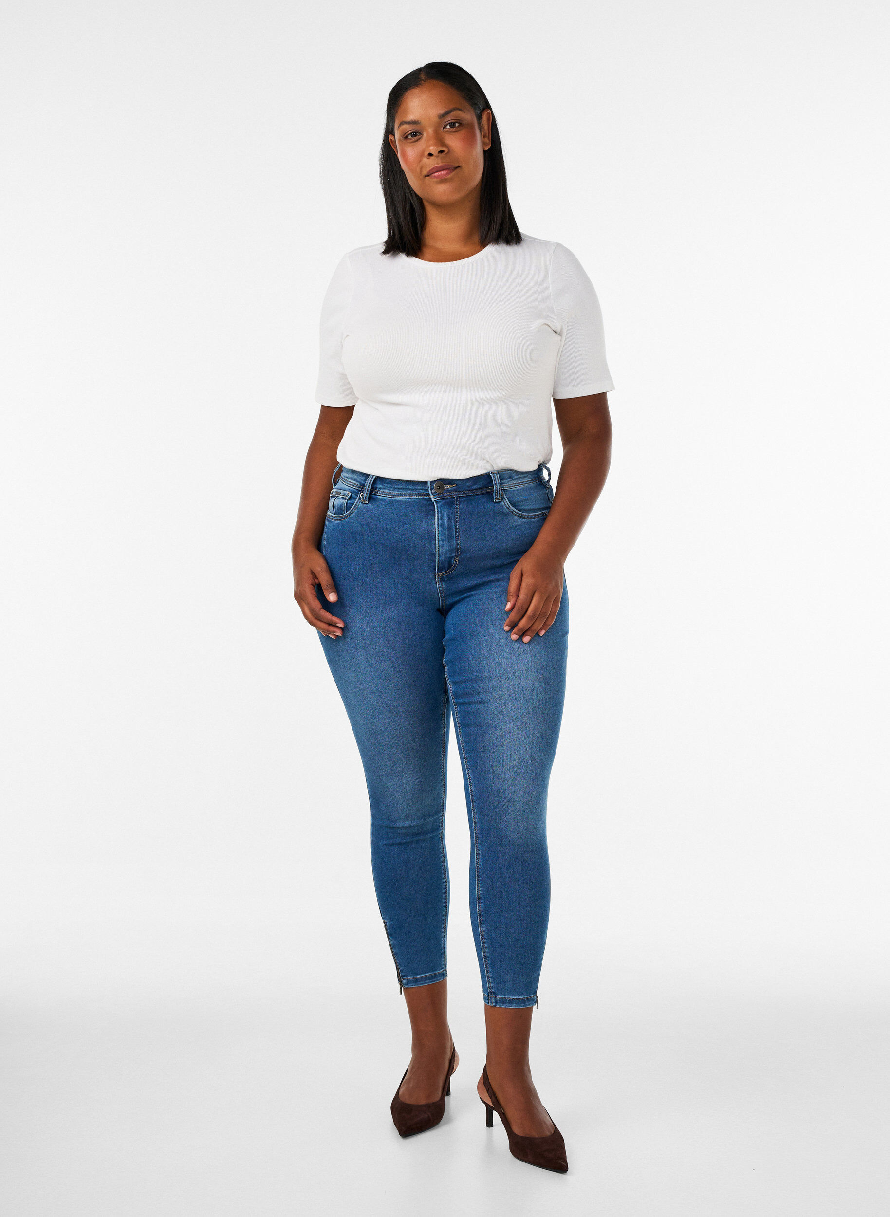 ZizziCropped Amy jeans med lynl&aring;sdetalje, Bl&aring;, Model image number 1