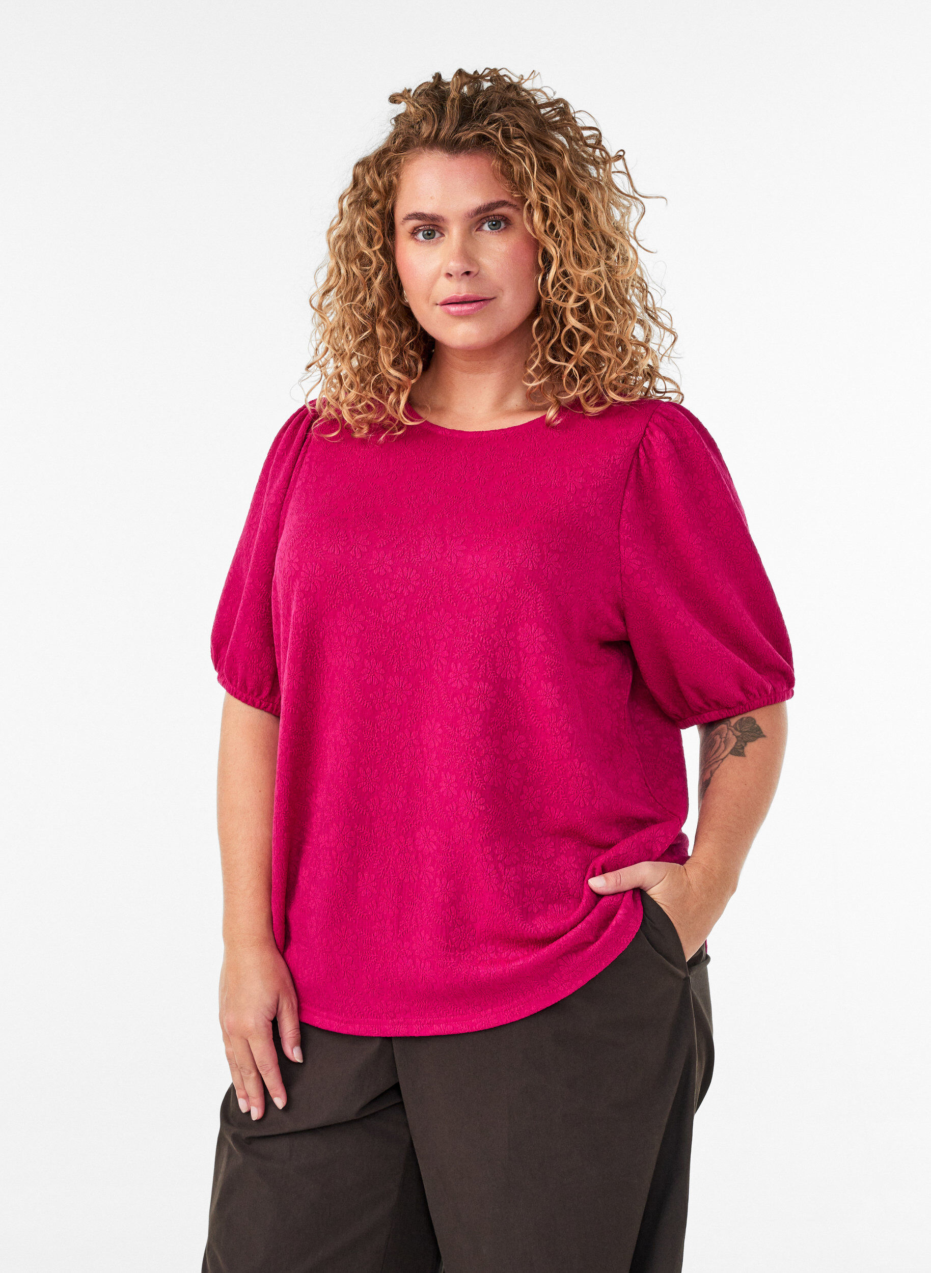 ZizziBluse med struktur og korte &aelig;rmer, Lyser&oslash;d, Model image number 0