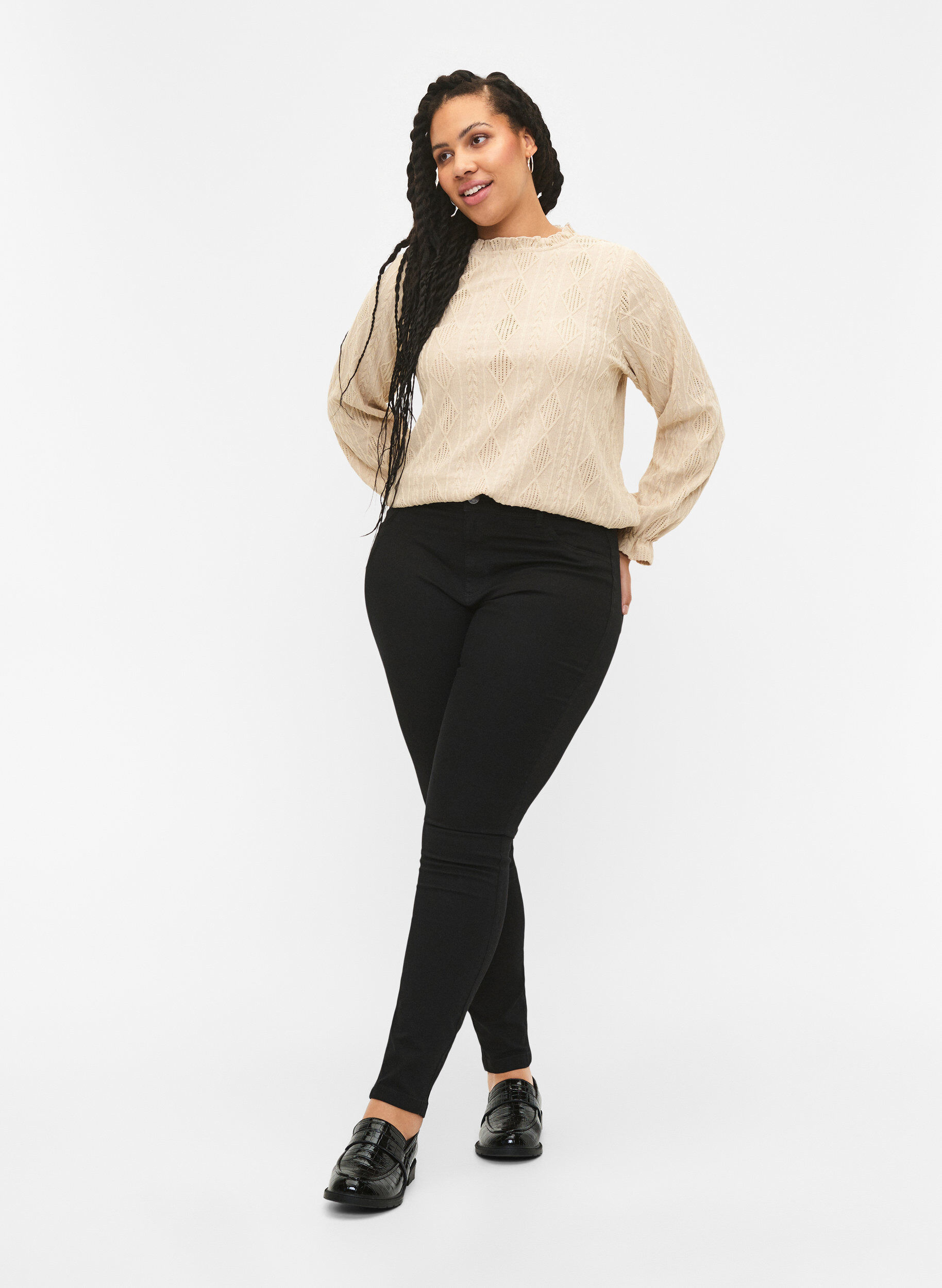 Zizzi Bluse med fl&aelig;sedetaljer og tone-i-tone m&oslash;nster, Sand, Model image number 2