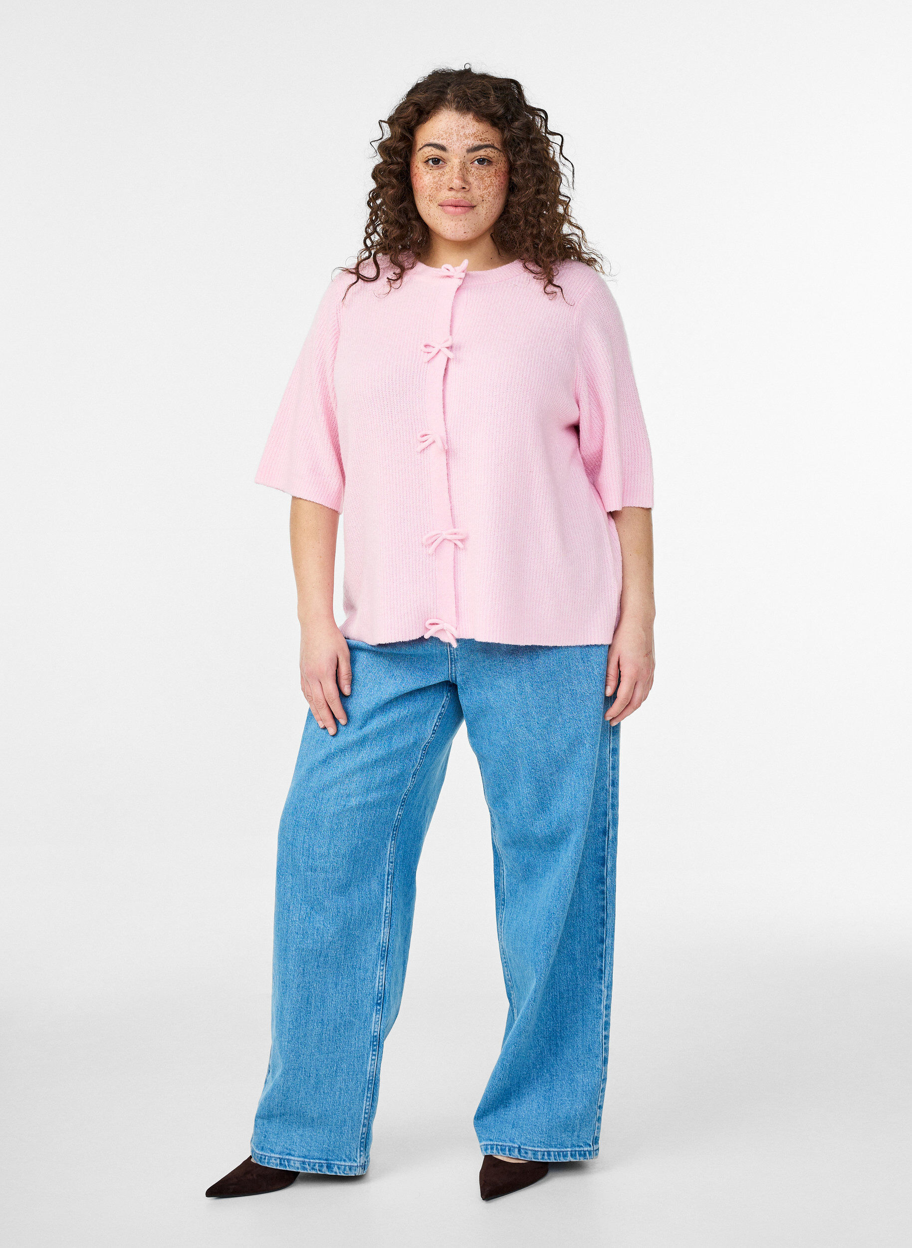 Zizzi Kort&aelig;rmet strikcardigan med sl&oslash;jfer, Lyser&oslash;d, Model image number 1