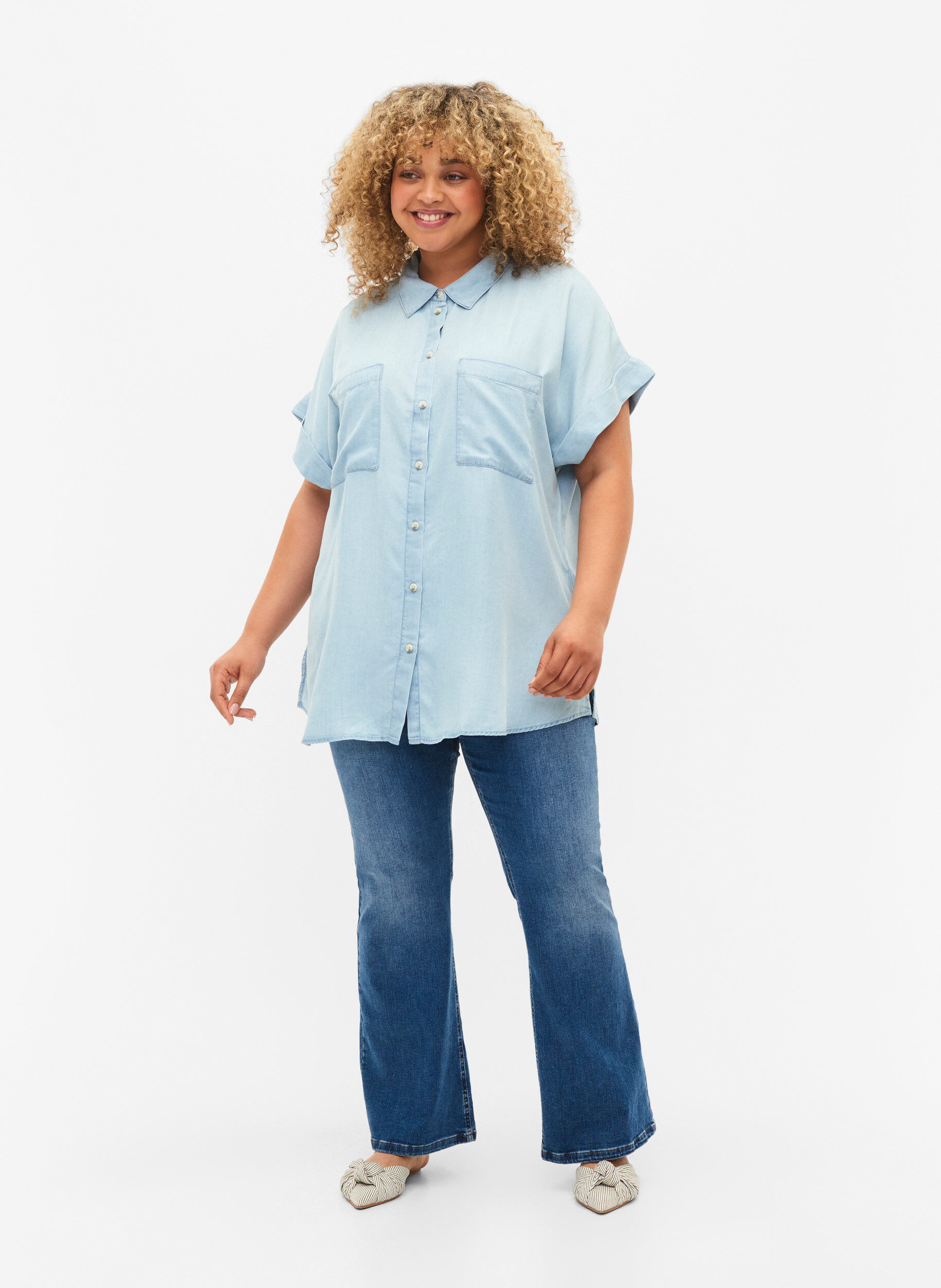 Zizzi Kort&aelig;rmet skjorte i lyocell (TENCEL&trade;), Light blue denim, Model image number 2
