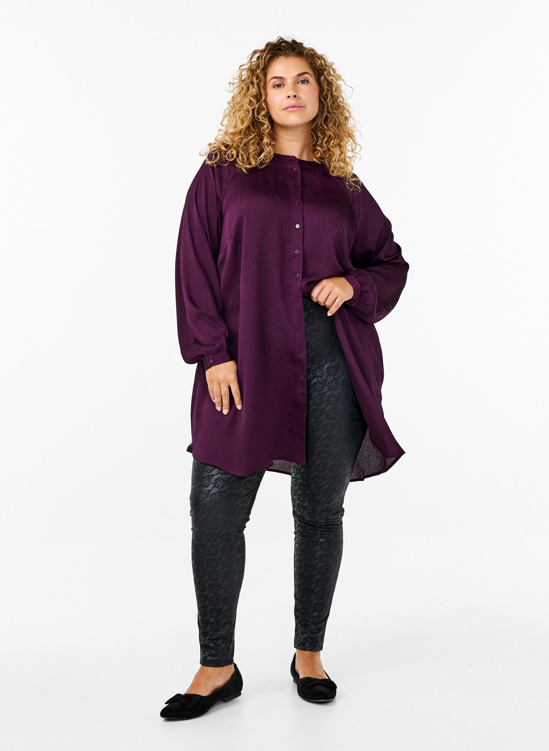 Zizzi Leggings i imiteret l&aelig;der med dyrem&oslash;nster, Sort, Model image number 1