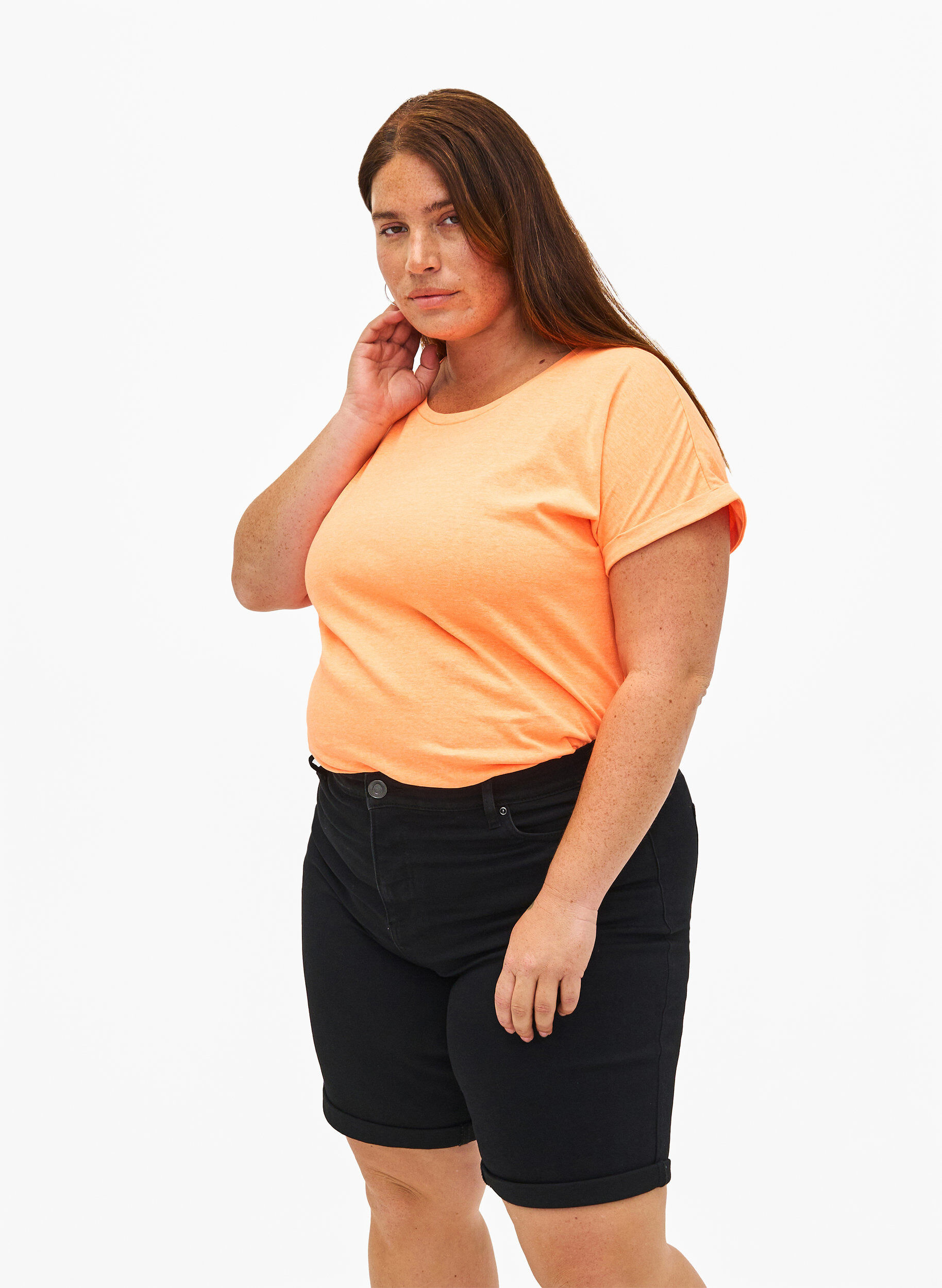 Zizzi T&aelig;tsiddende denimshorts med h&oslash;j talje, Black, Model image number 0