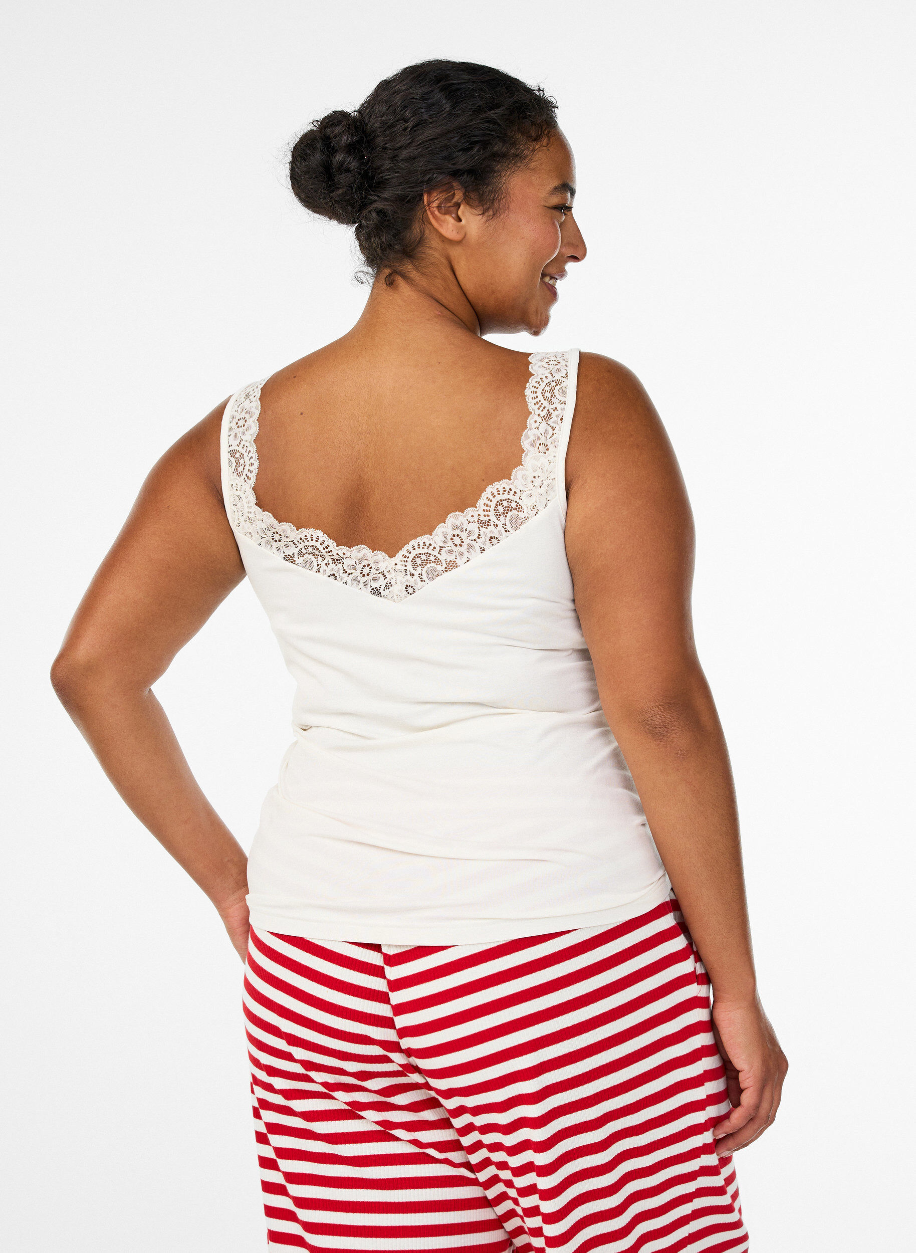 Zizzi Viskose top med blondekant, Vanilla, Model image number 2