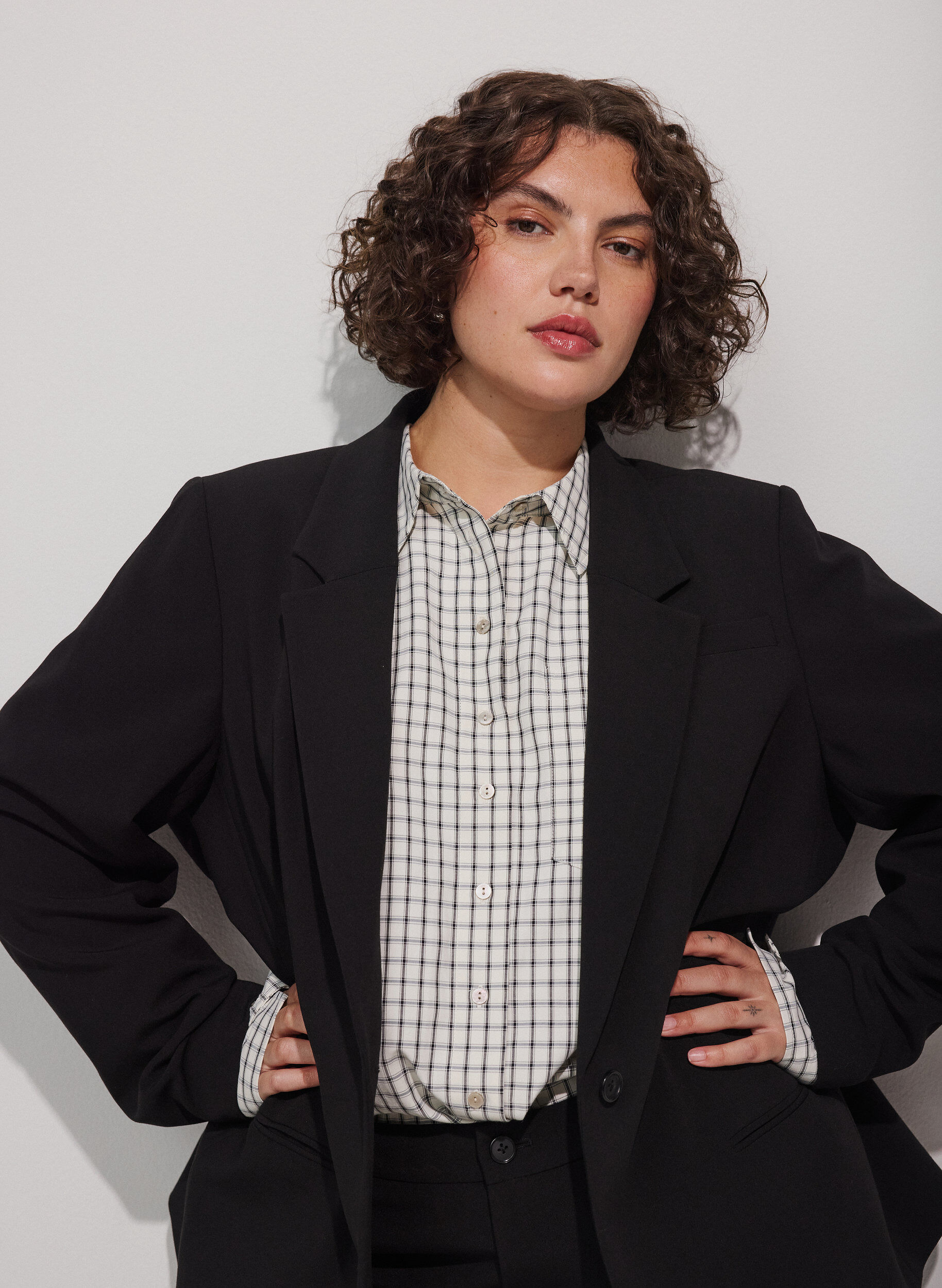 ZizziKlassisk blazer med enkel knaplukning, Sort, Model image number 0