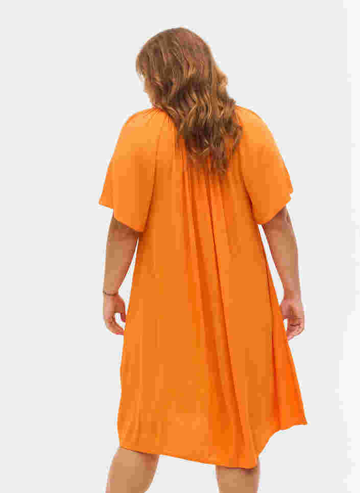 Kortærmet kjole i viskose, Orange Peel, Model image number 1