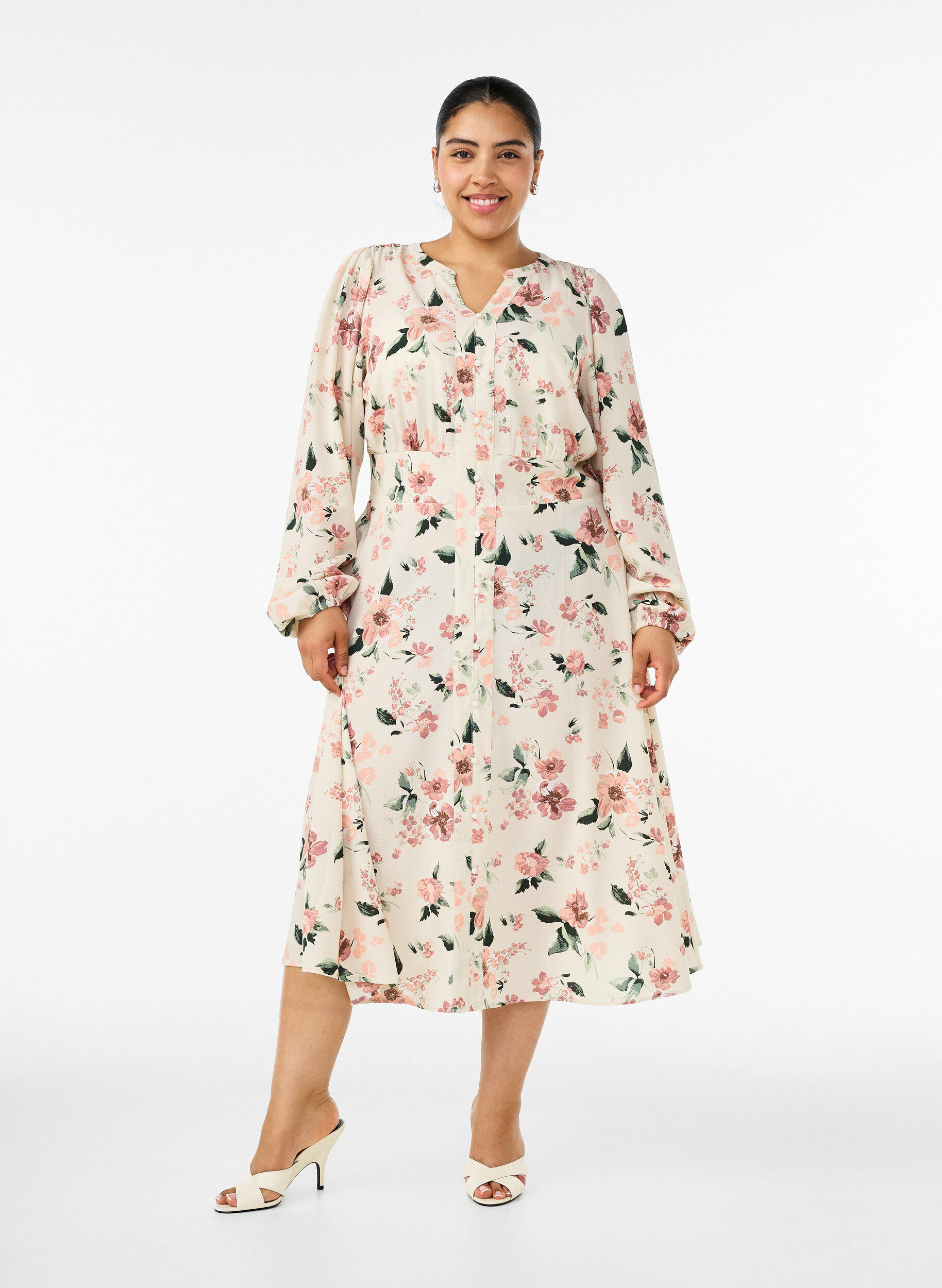 ZizziMidikjole med smock og dekorative knapper, Beige, Model image number 0