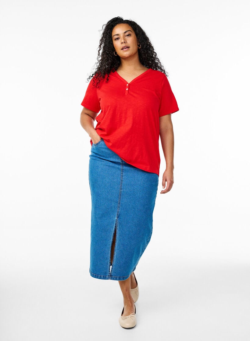 T-shirt med knapdetalje, R&oslash;d, Model image number 1