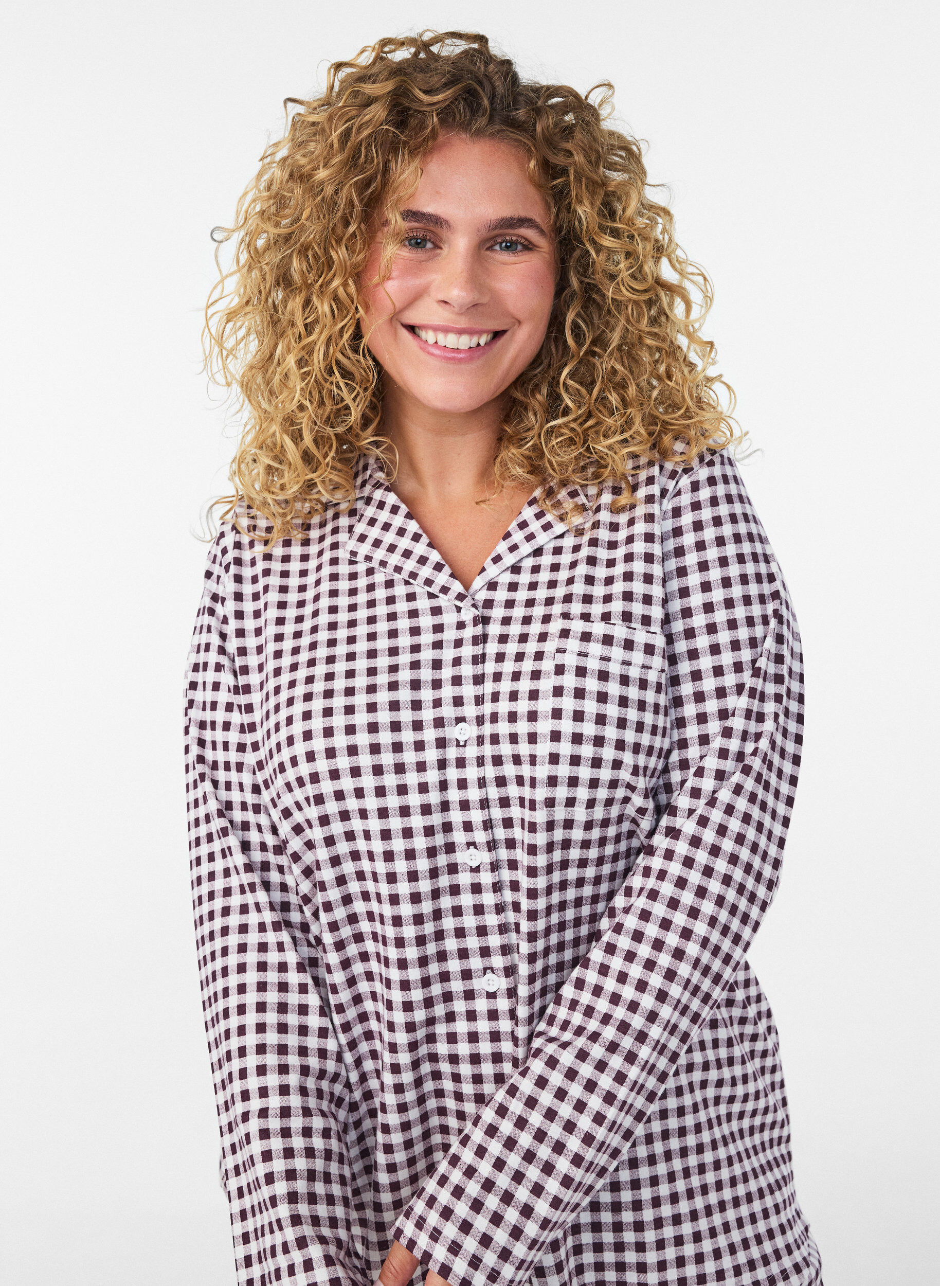 ZizziBomulds pyjamas-skjorte med brystlomme, R&oslash;d, Model image number 4