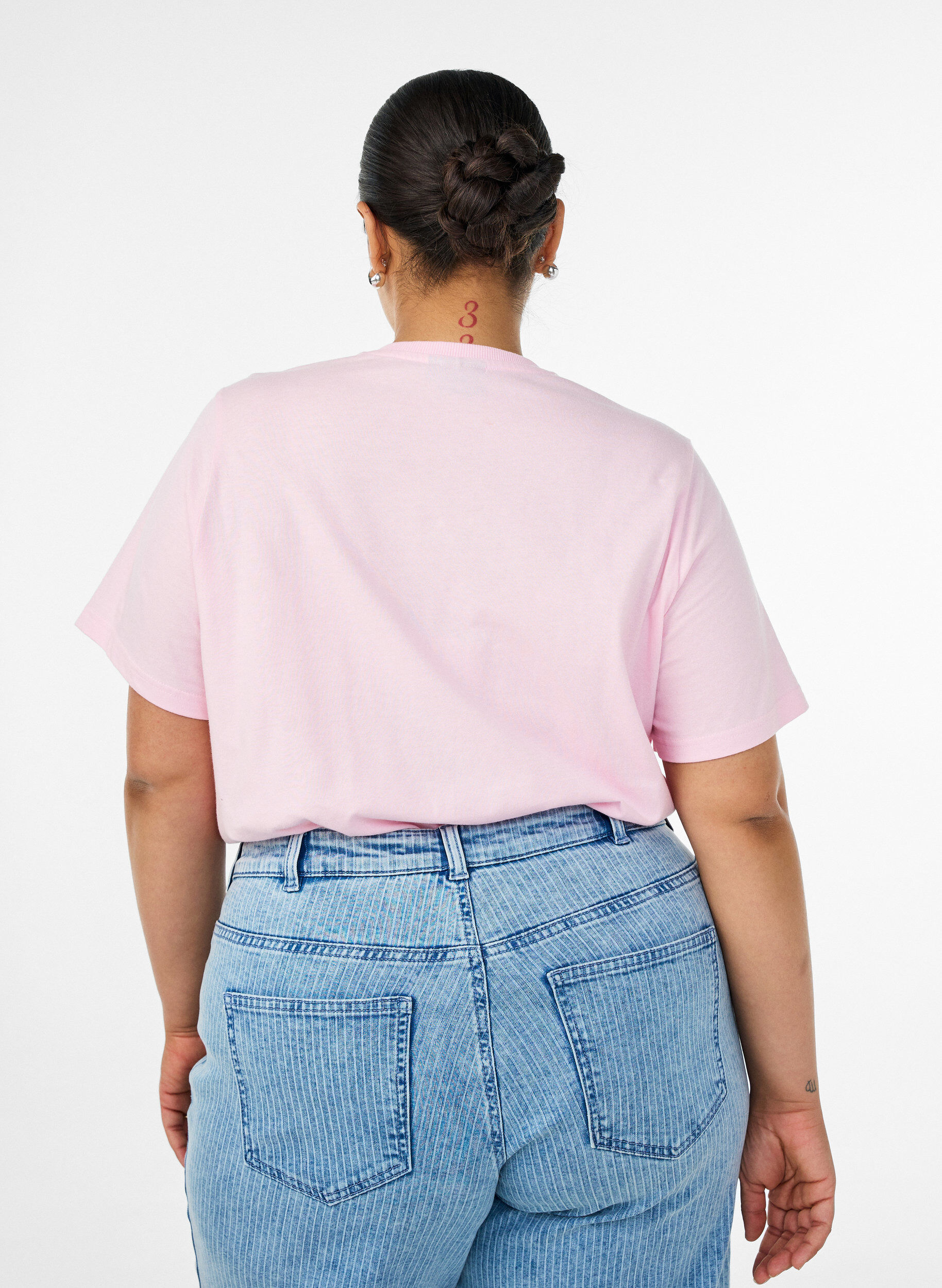 ZizziT-shirt i &oslash;kologisk bomuld med frontmotiv, Lyser&oslash;d, Model image number 2