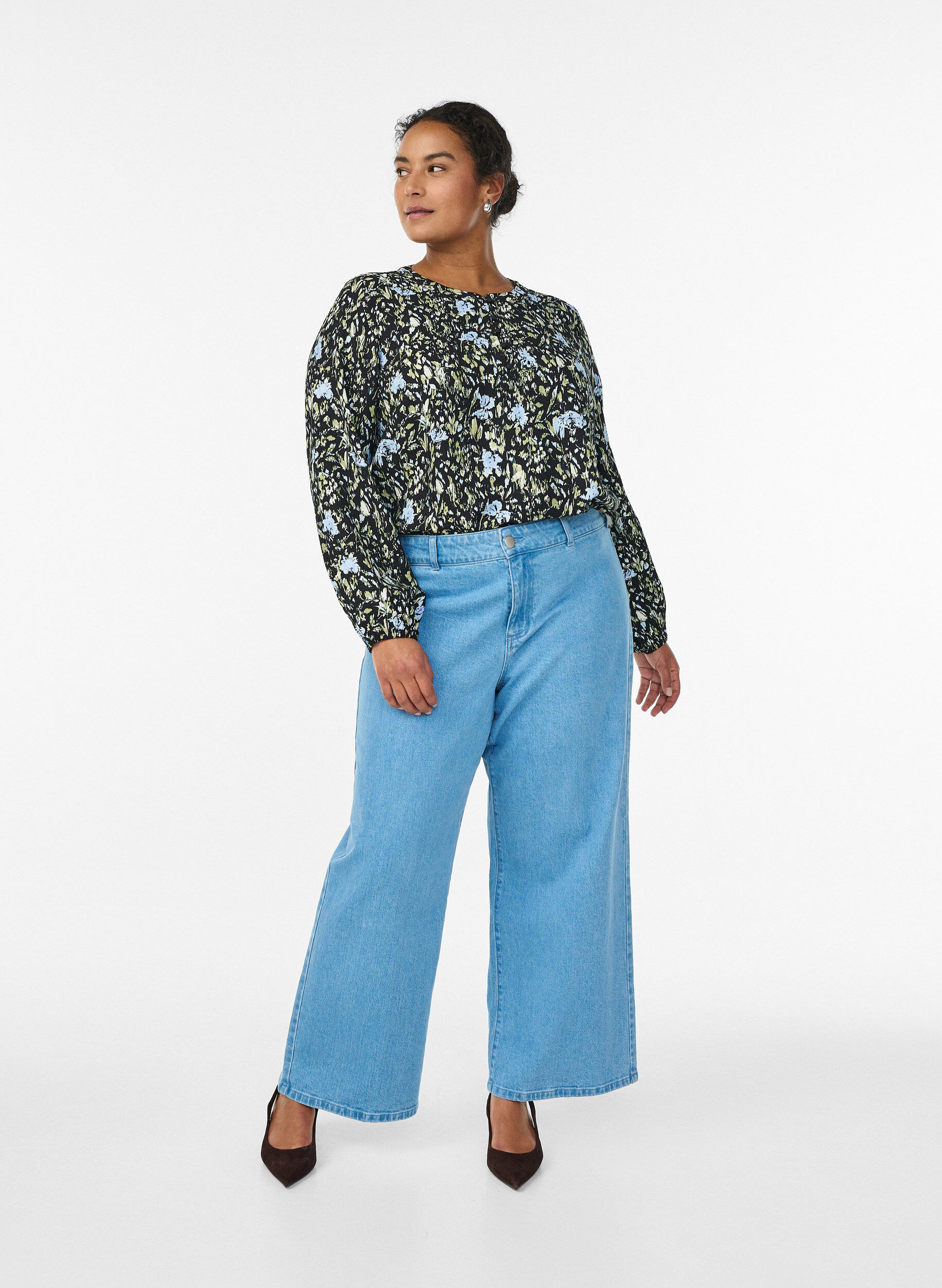 Zizzi Lang&aelig;rmet bluse med m&oslash;nster og knapper, Sort, Model image number 1