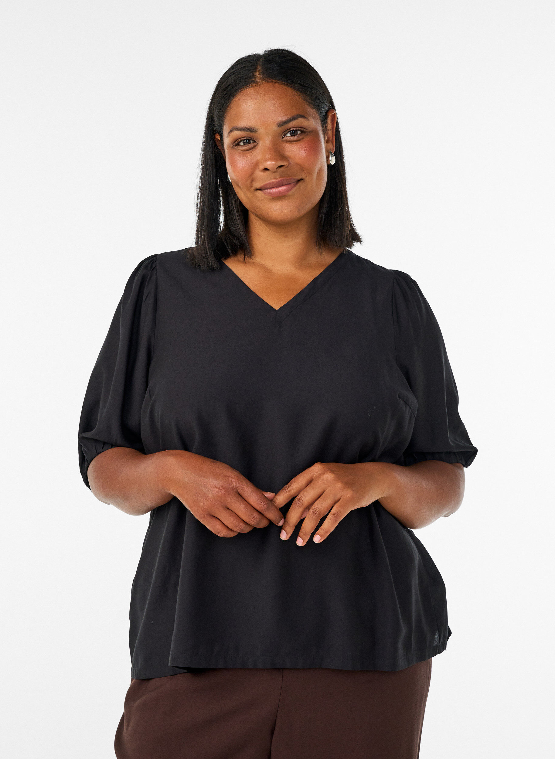 Viskosebluse med V-udsk&aelig;ring, Sort, Model