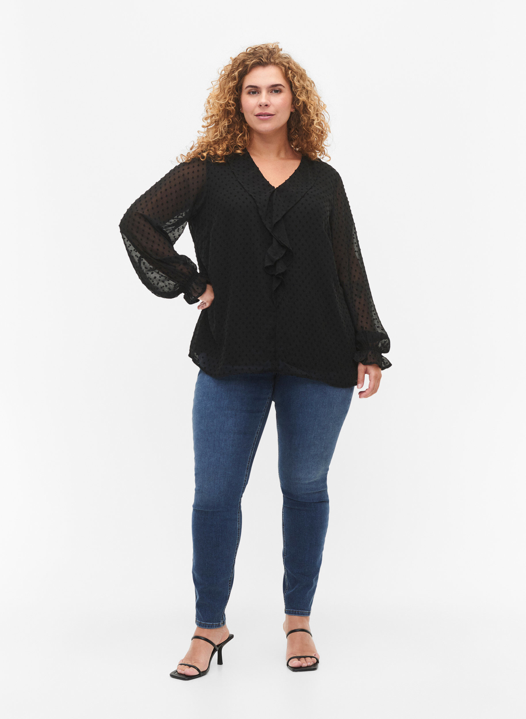 Zizzi Bluse med fl&aelig;ser og prikket tekstur, Black, Model image number 2