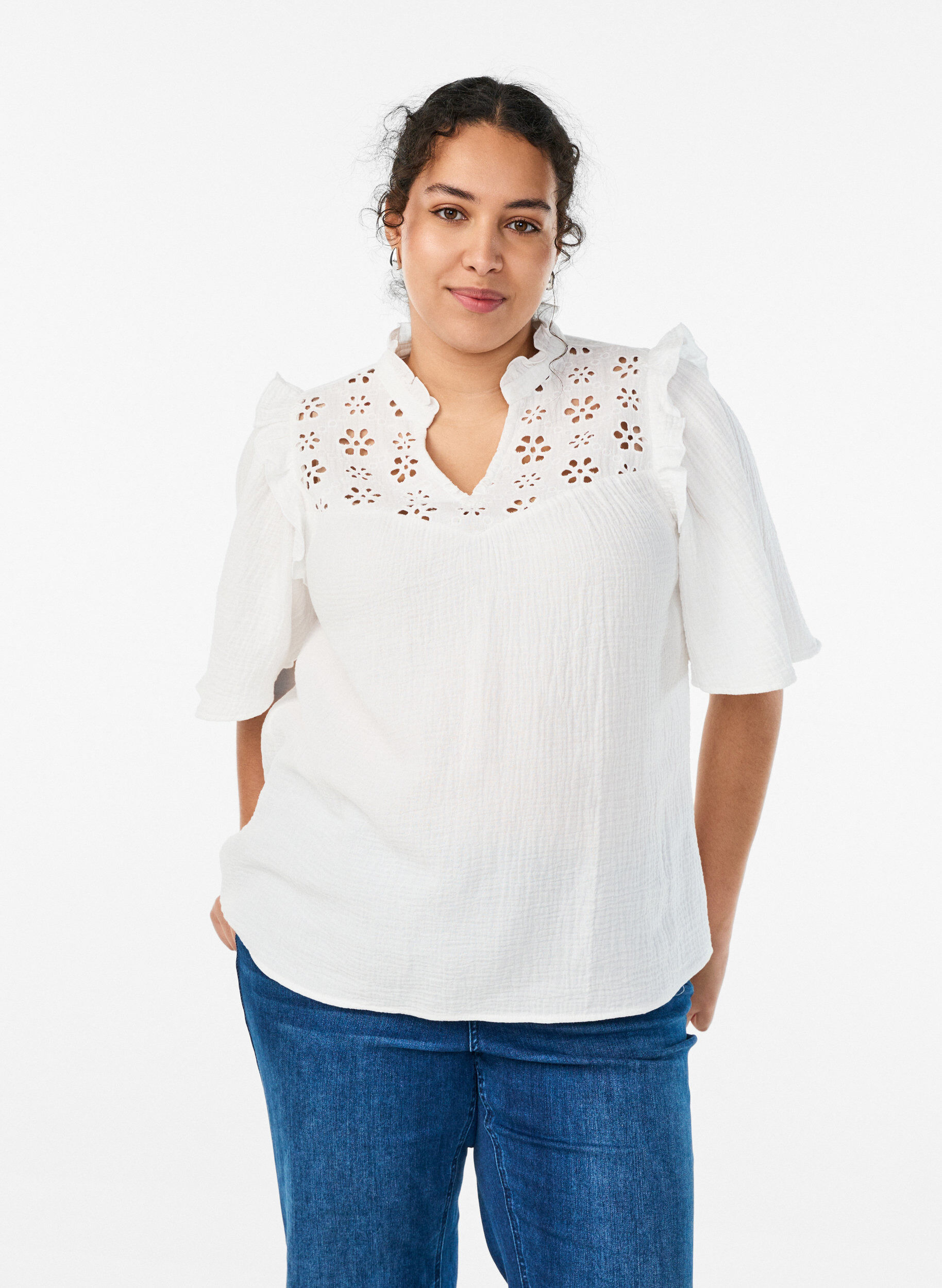 Bluse i bomuldsmusselin med broderie anglaise og 1/2 &aelig;rmer, Hvid, Model