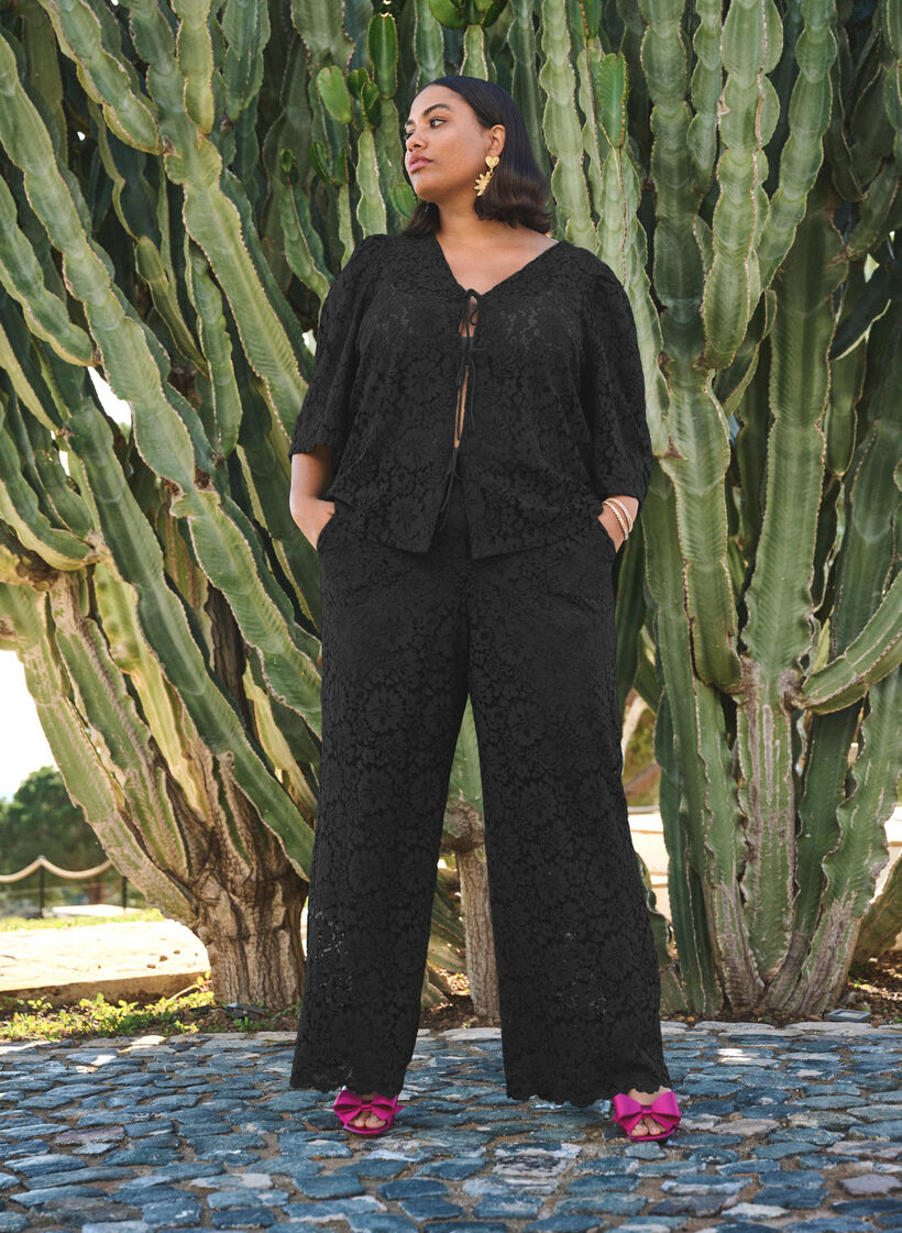 Blondebluse med 3/4 ærmer og sløjfer foran, Sort, Image image number 0