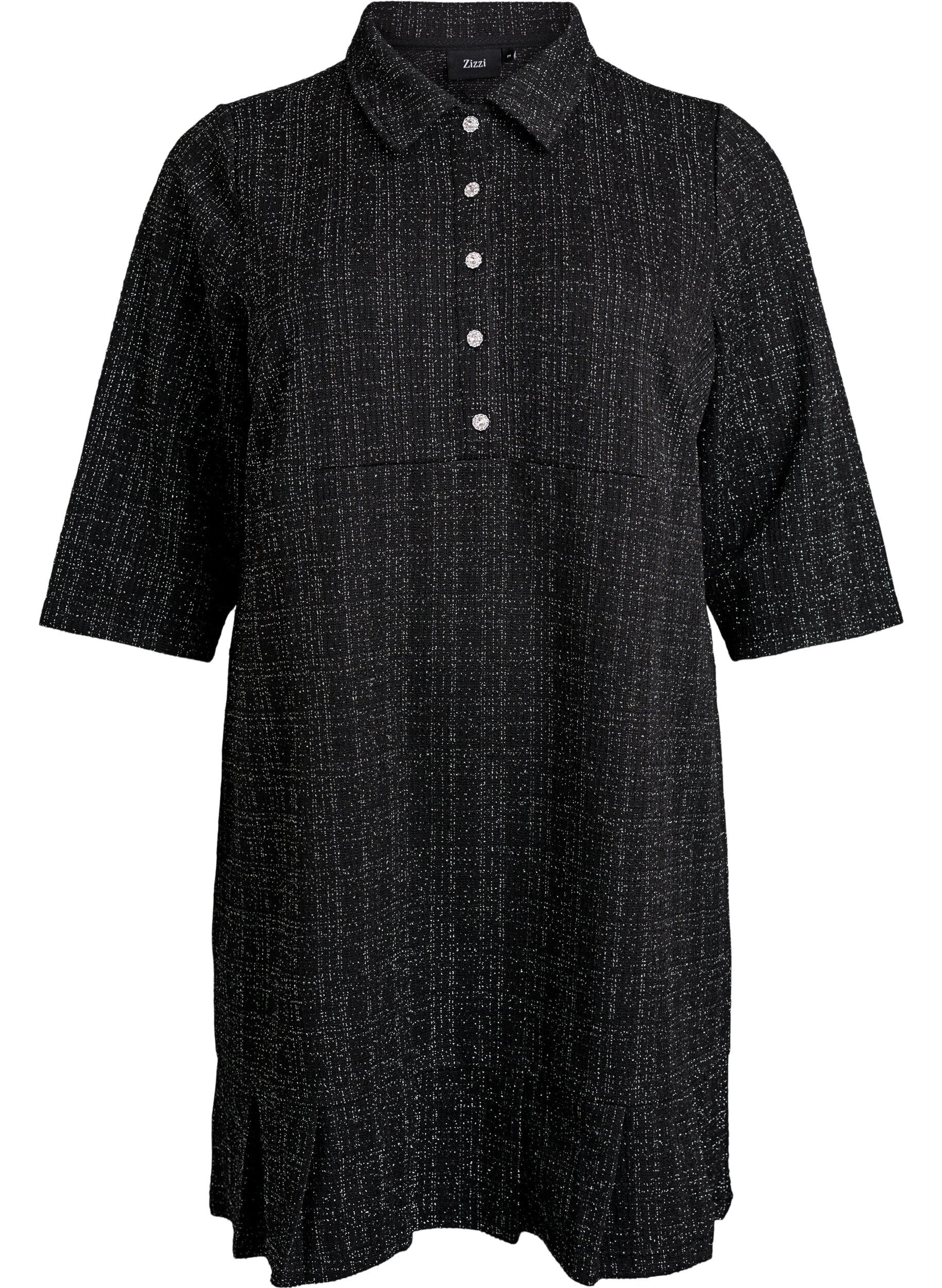 Kort kjole i boucl&eacute; med dekorative knapper