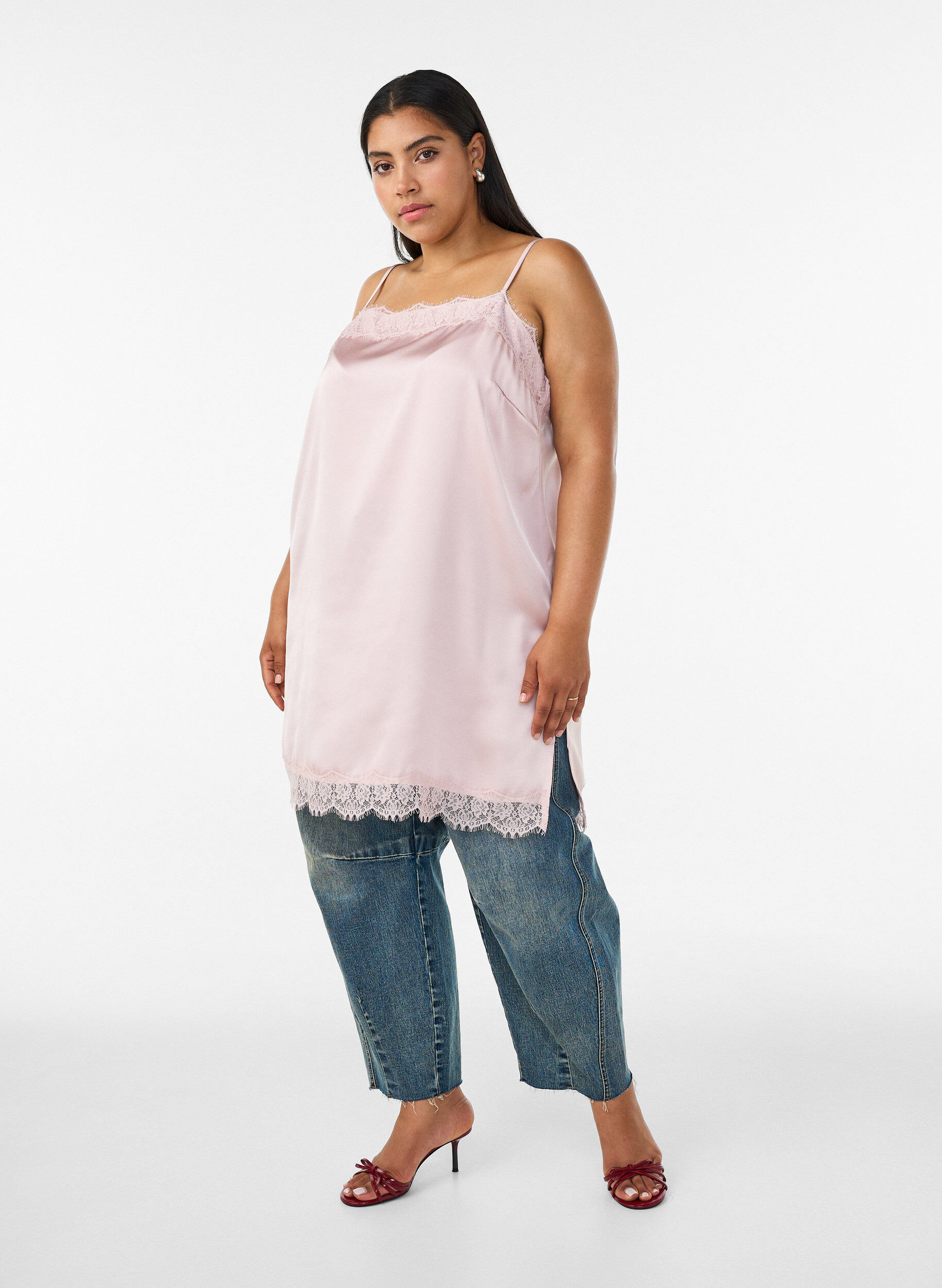 ZizziLang satintop med blondekanter, Lyser&oslash;d, Model image number 3