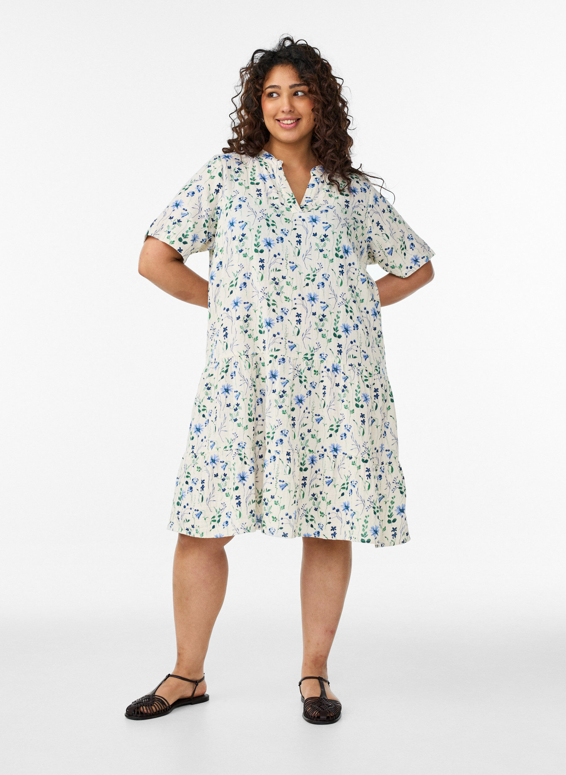 Zizzi Kort kjole i bomuldsmusselin med A-facon, Beige, Model image number 1