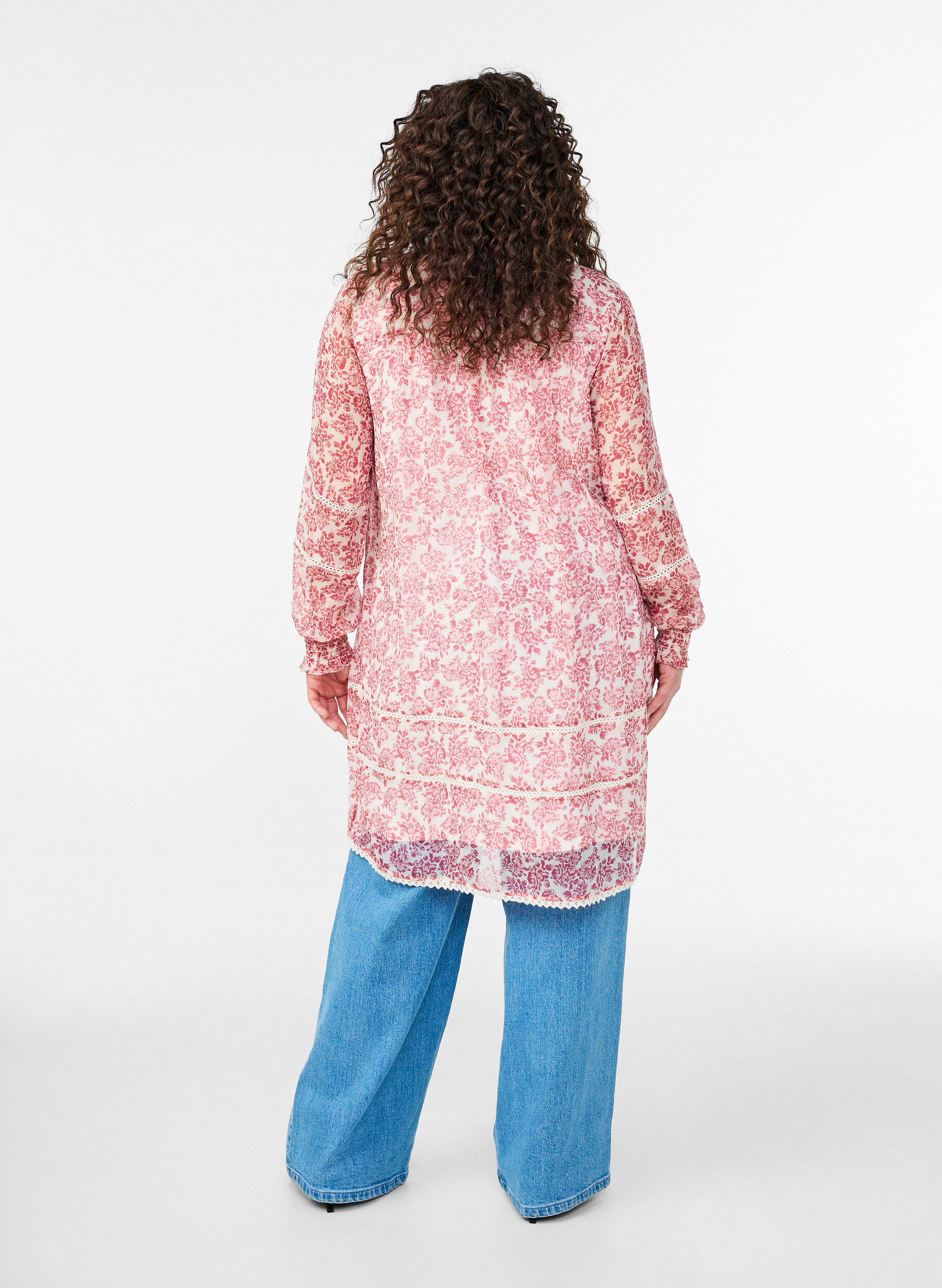 Zizzi Kort kjole i chiffon med crochet-detaljer, Lyser&oslash;d, Model image number 1