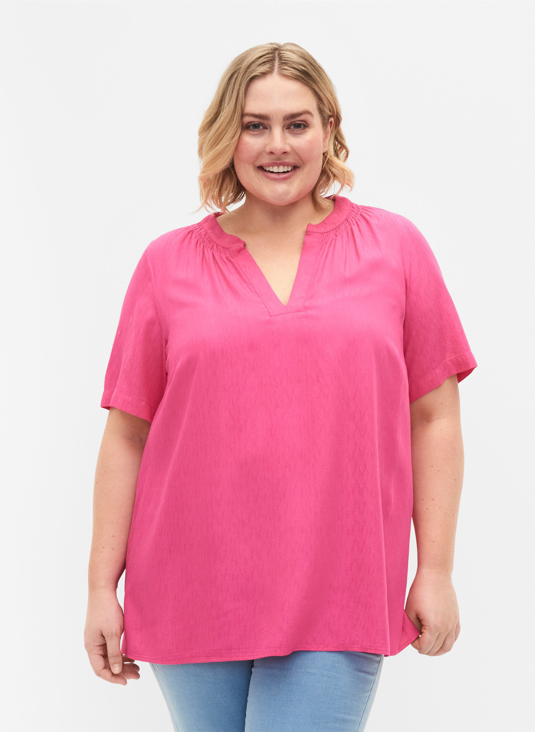 Zizzi Kort&aelig;rmet viskose bluse med v-hals, Shocking Pink, Model image number 0