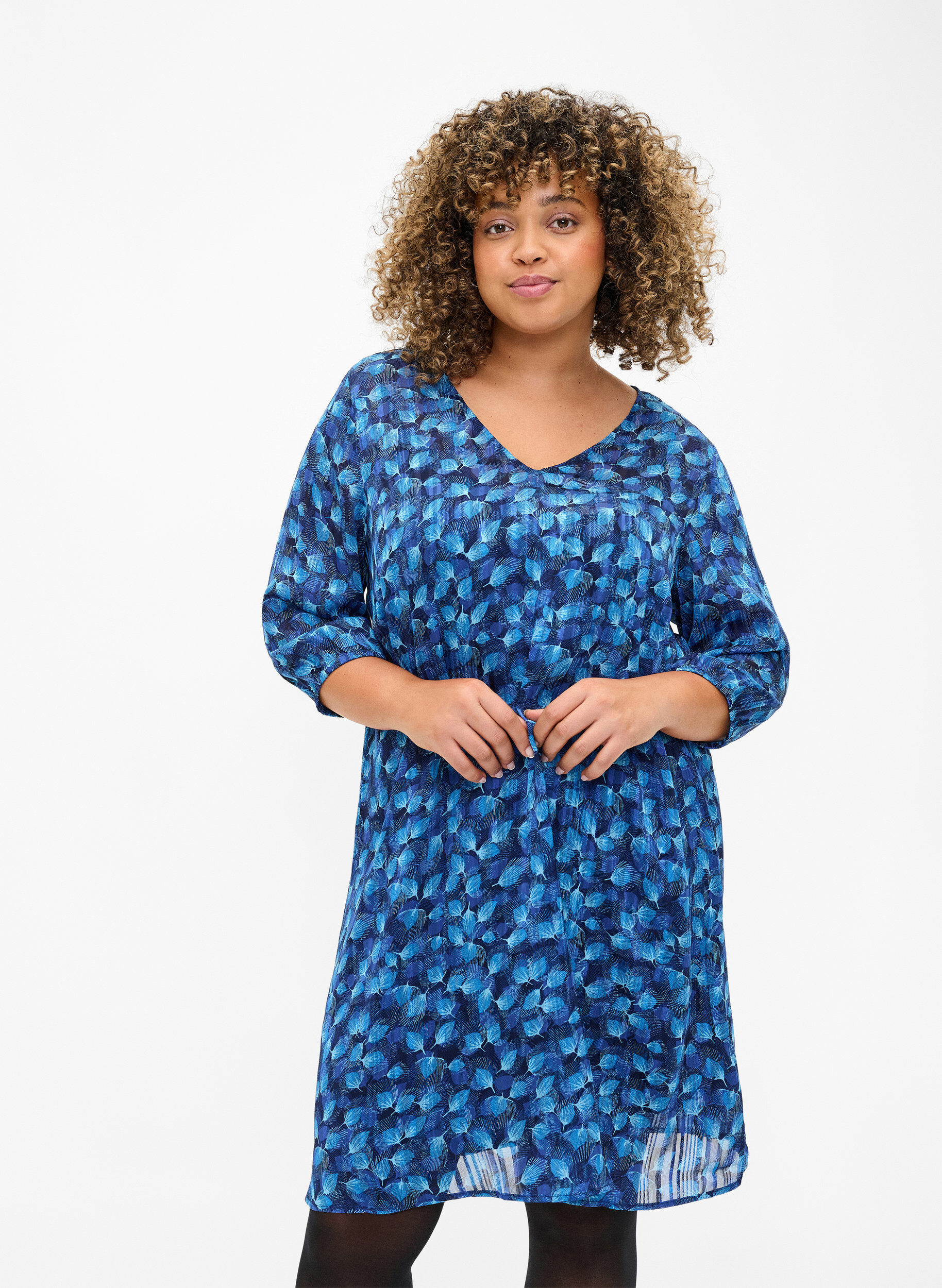 Zizzi Printet kjole med v-hals og 3/4 &aelig;rmer, Navy Blazer Leaf AOP, Model image number 0