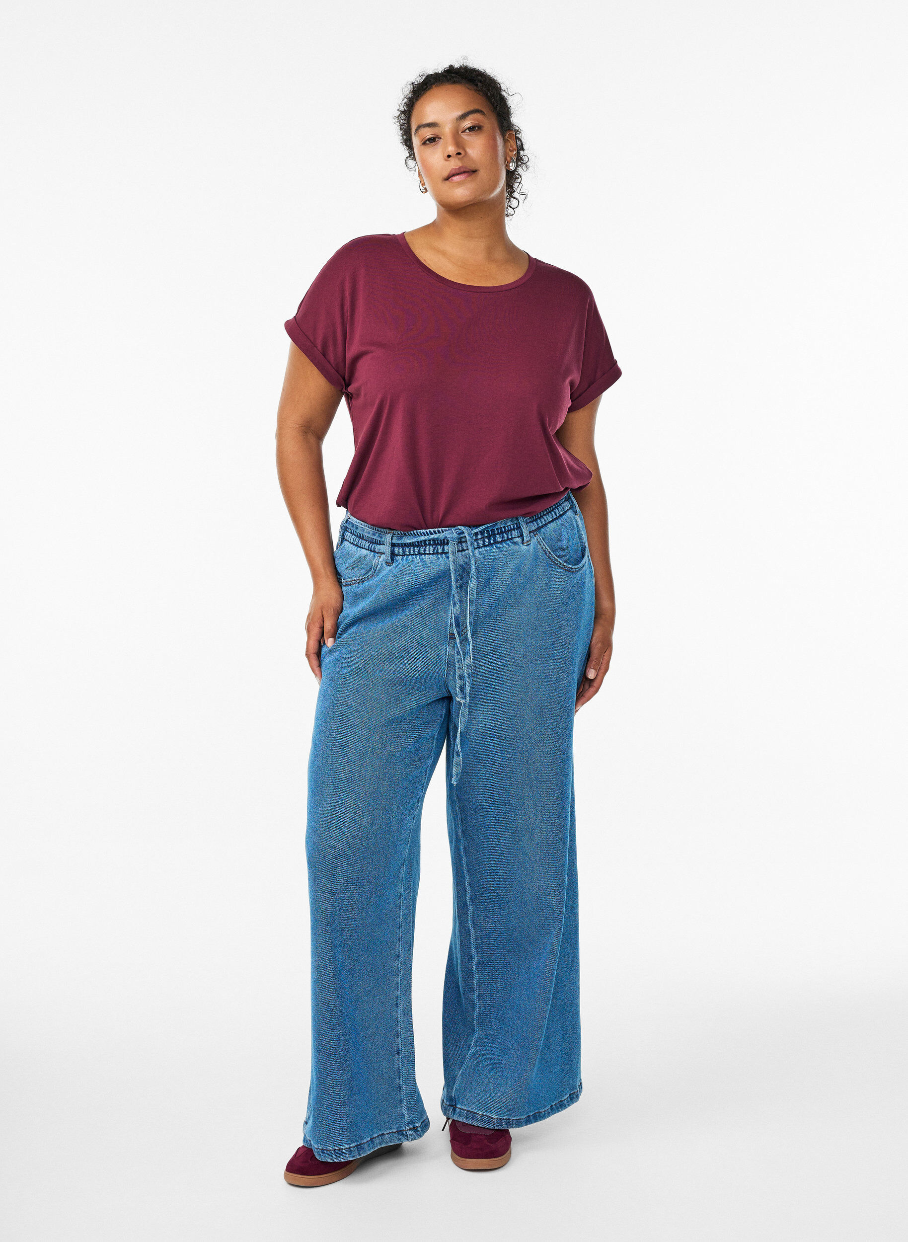 Zizzi Kort&aelig;rmet t-shirt i bomuldsblanding, M&oslash;rk Bordeaux, Model image number 1