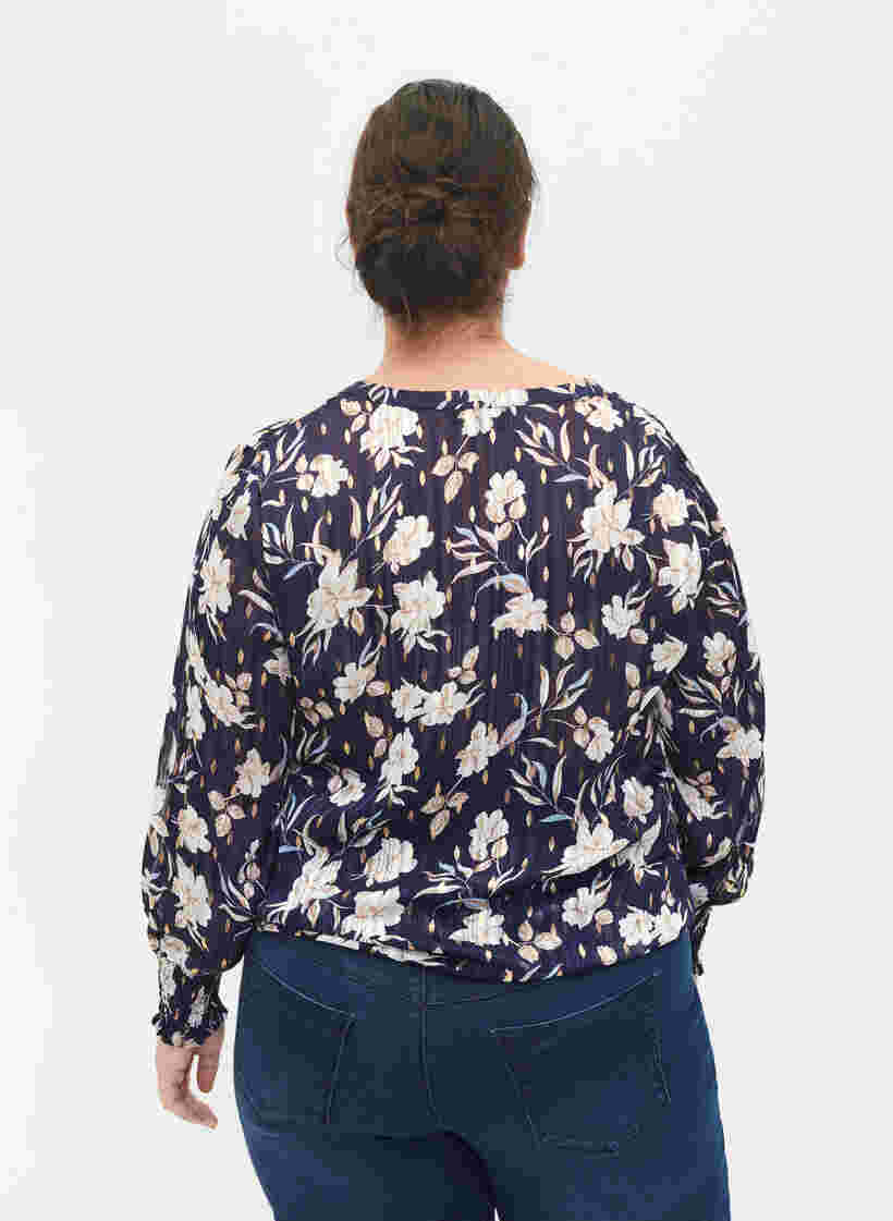 Printet bluse med smock og v-hals, Blue Flower, Model image number 1