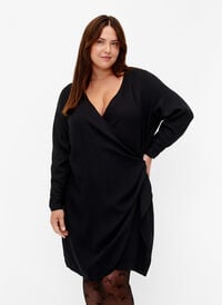 Langærmet kjole i viskose med wrap-look, Black, Model