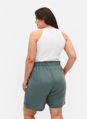 Løse shorts i viskose, Balsam Green, Model image number 1