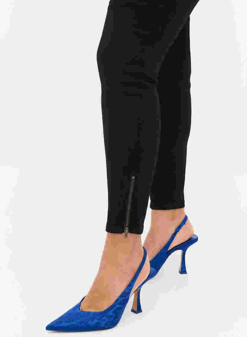 Cropped Amy jeans med lynlås, Black denim, Model image number 2