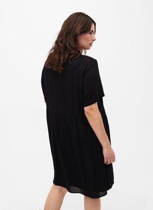 A-formet viskose kjole med korte ærmer, Black, Model image number 1