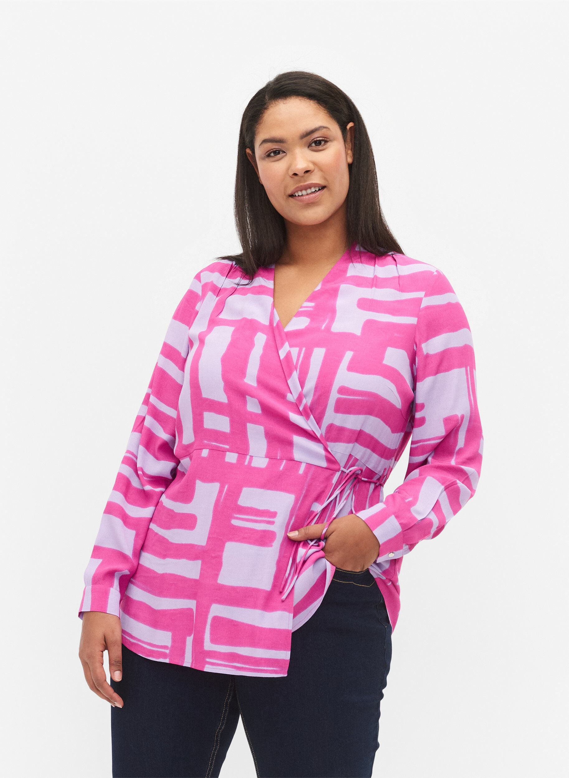 Zizzi Printet wrap bluse i viskose, Rose Violet AOP, Model image number 0
