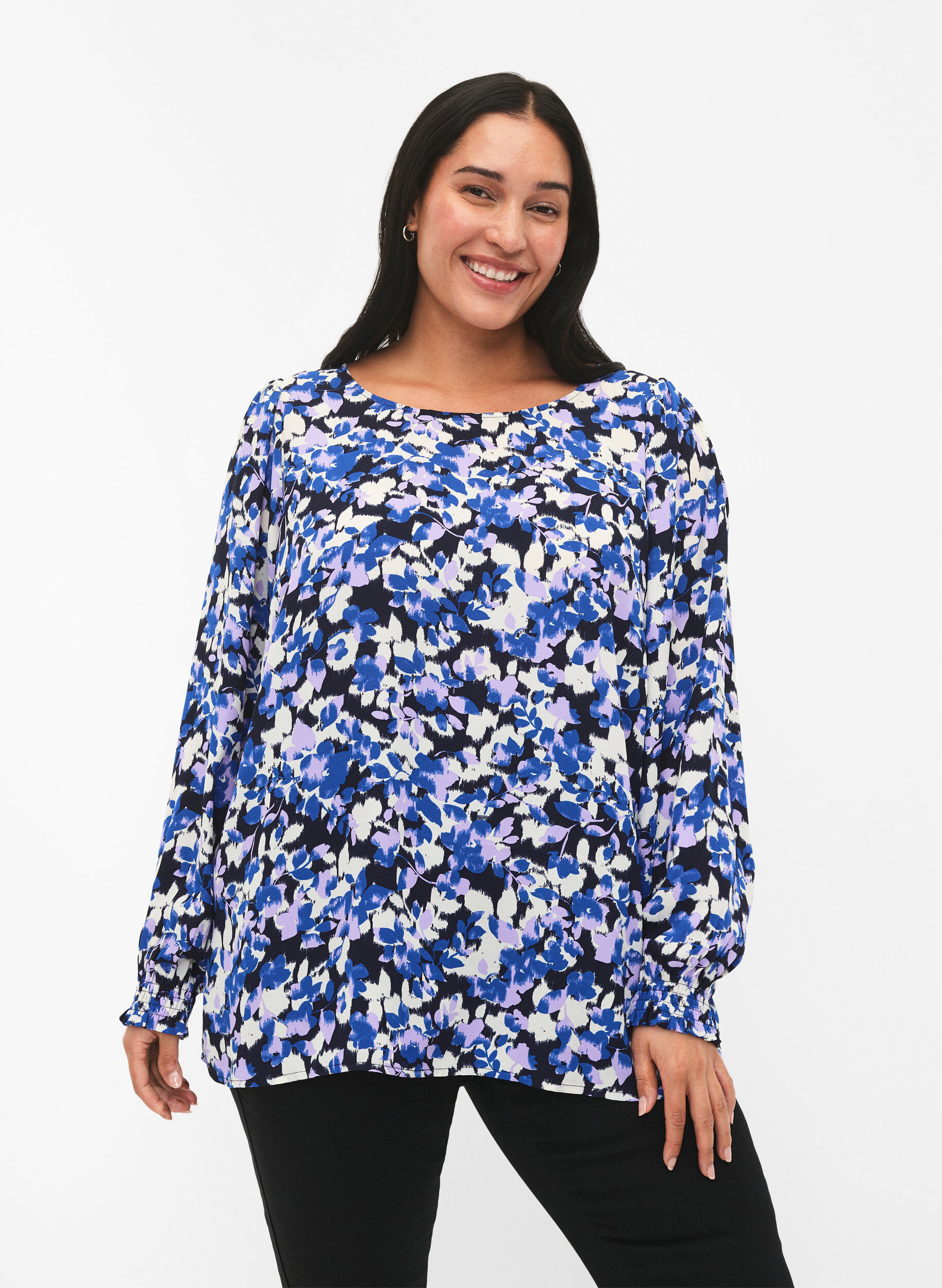 Zizzi FLASH - Lang&aelig;rmet bluse med smock og print, Blue Purple Flower, Model image number 0