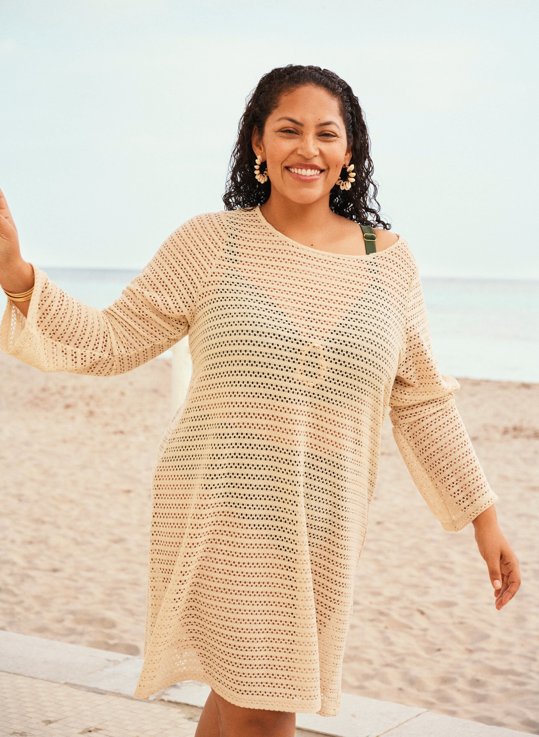 Zizzi Strandkjole med hulm&oslash;nster og lange &aelig;rmer, Beige, Image image number 0